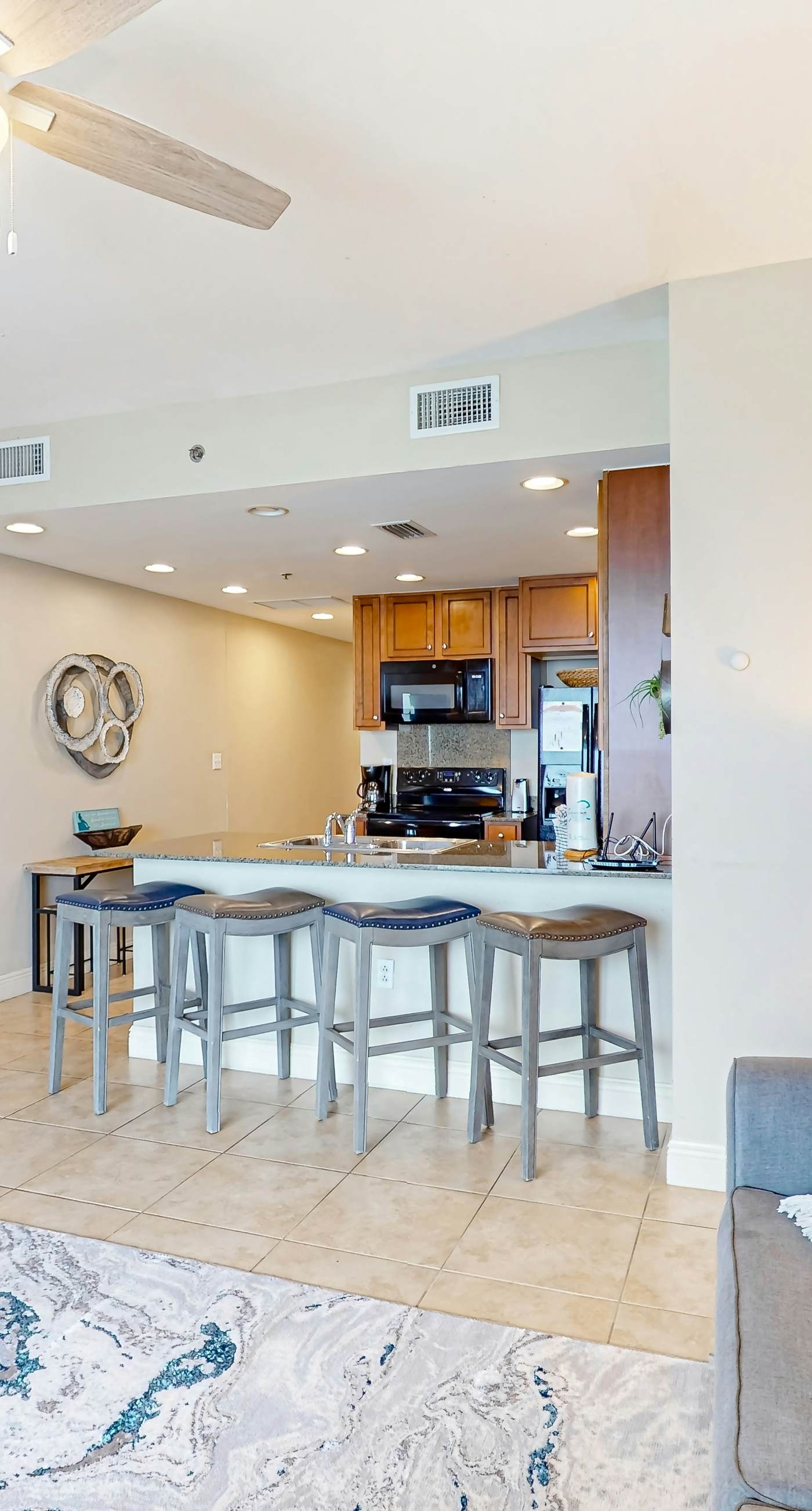 Gulf-front condo right on the beach with balcony, pool & hot tub