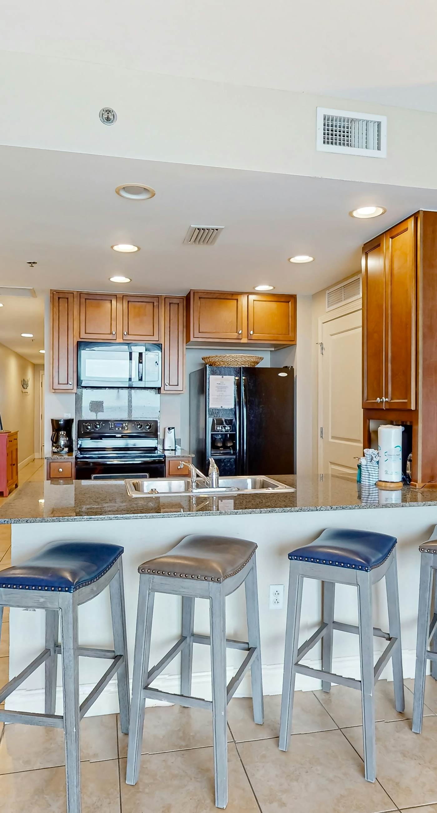 Gulf-front condo right on the beach with balcony, pool & hot tub