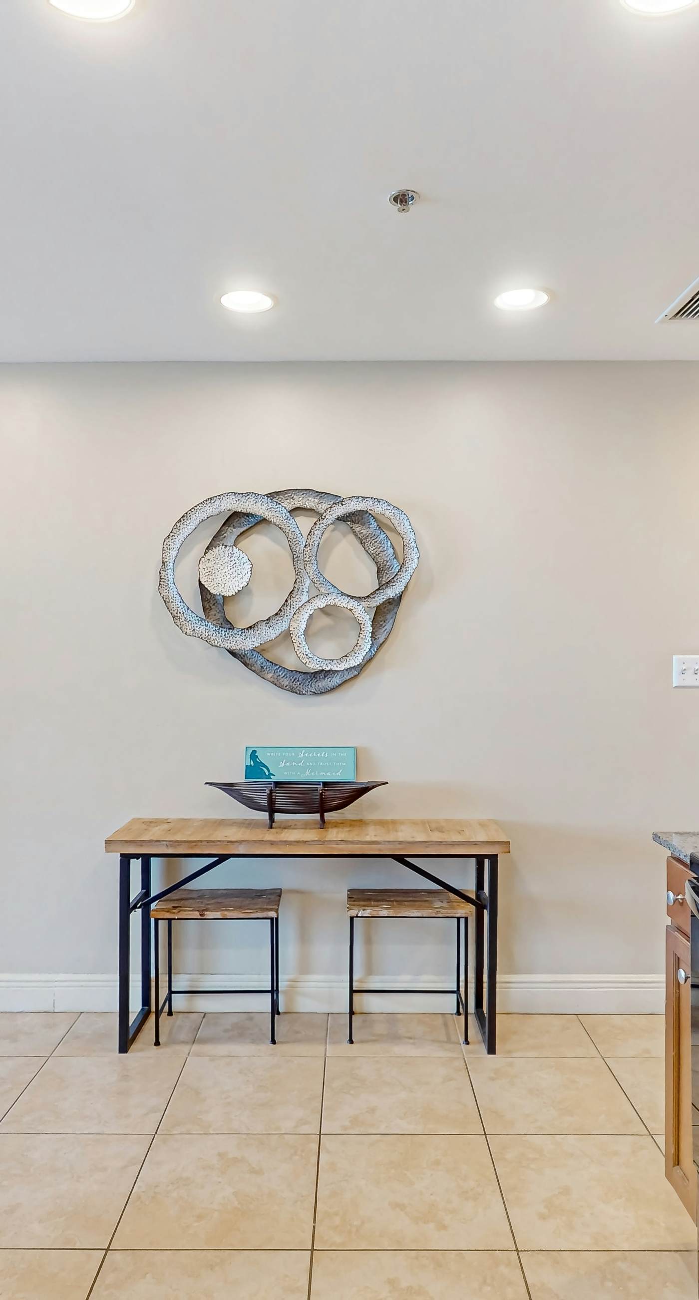 Gulf-front condo right on the beach with balcony, pool & hot tub