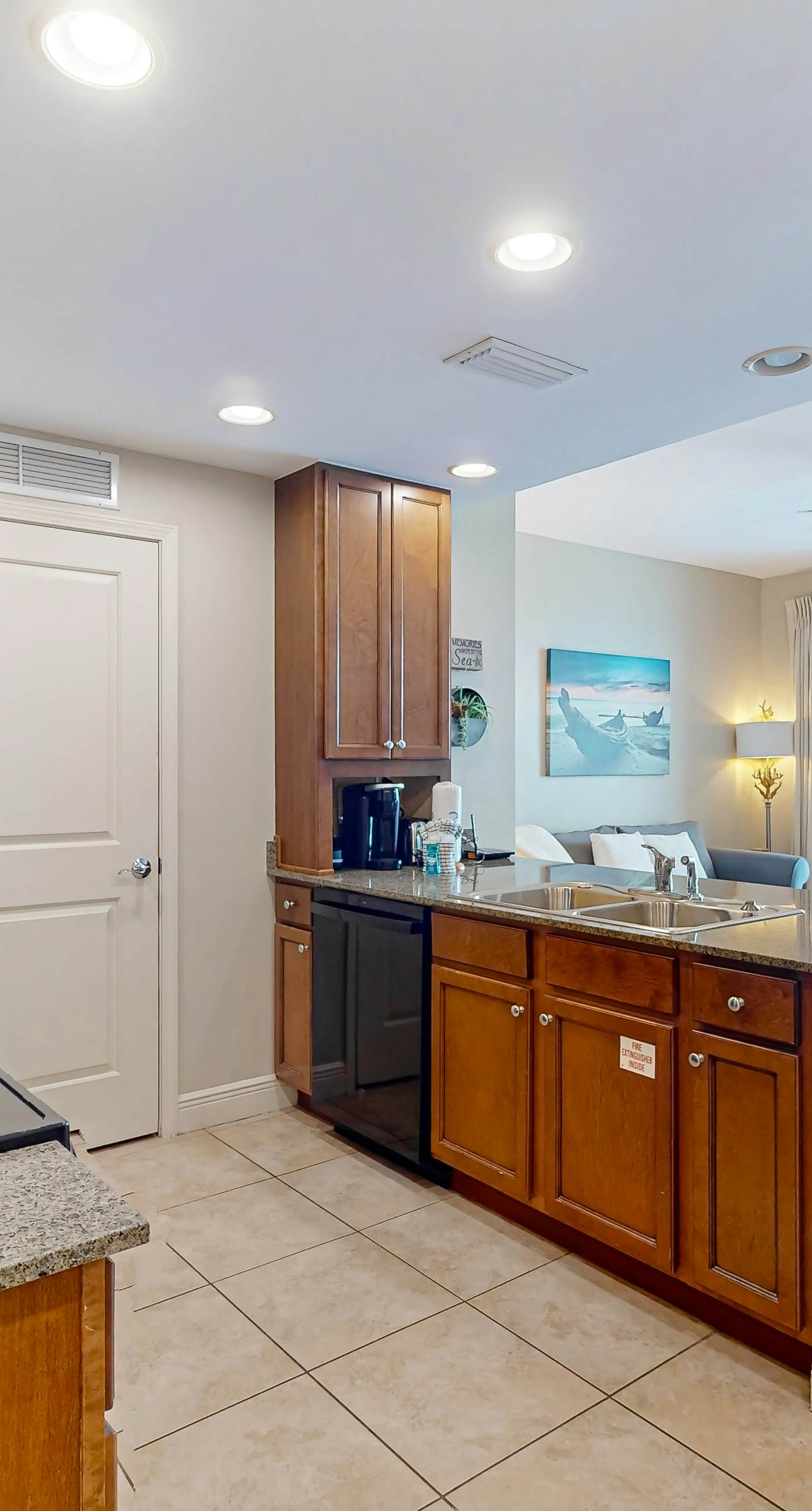 Gulf-front condo right on the beach with balcony, pool & hot tub