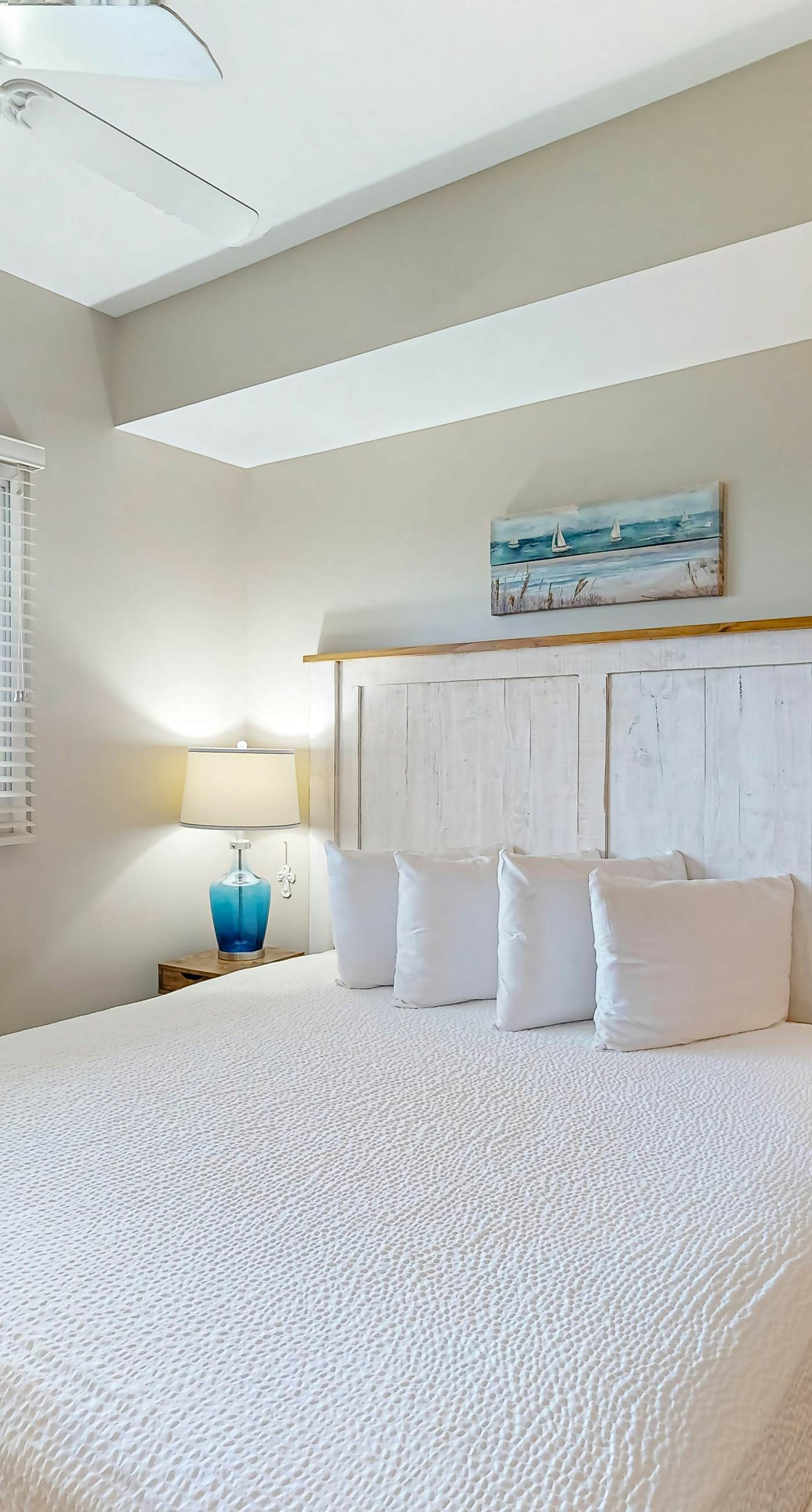 Gulf-front condo right on the beach with balcony, pool & hot tub