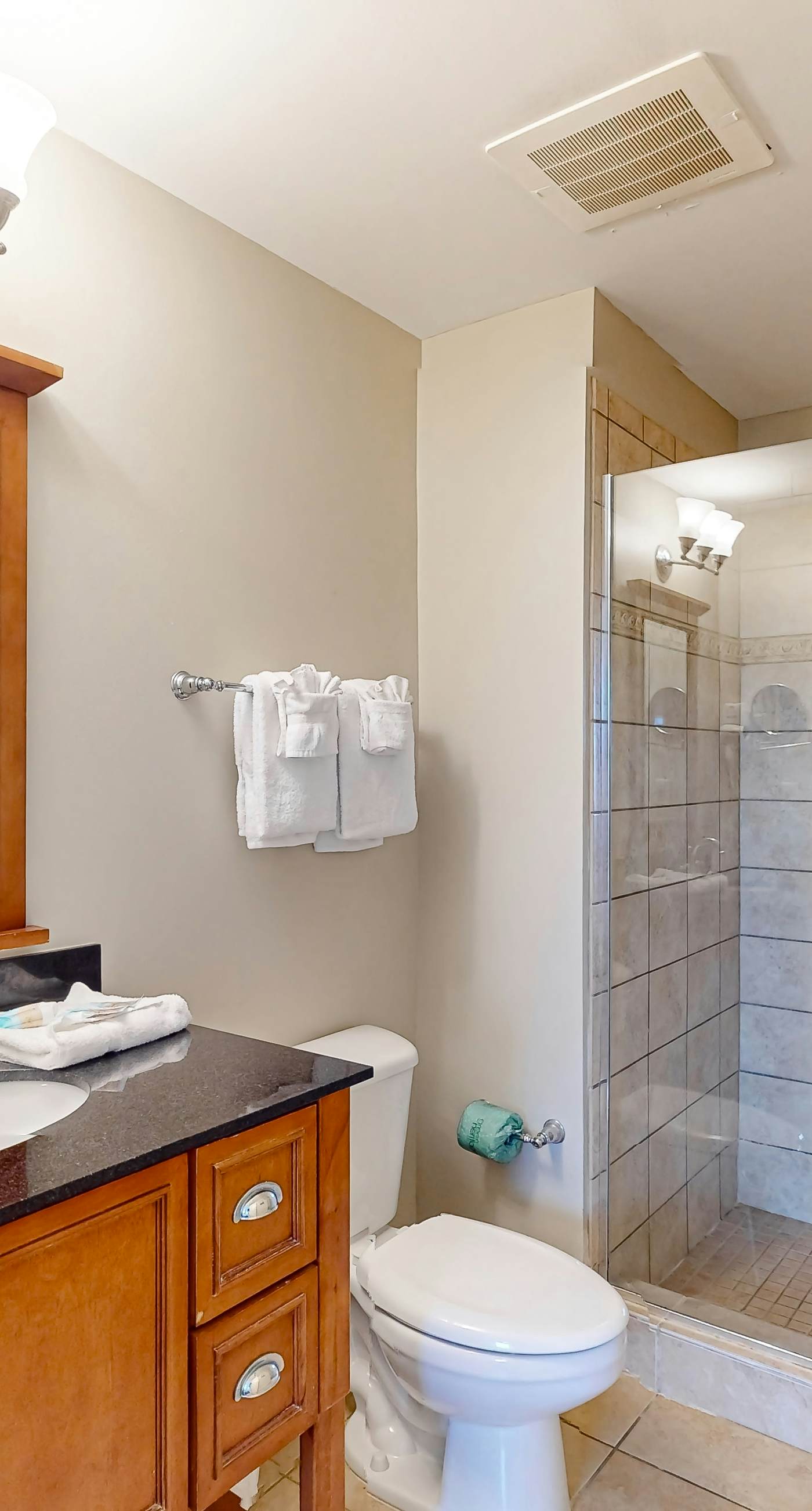 Gulf-front condo right on the beach with balcony, pool & hot tub