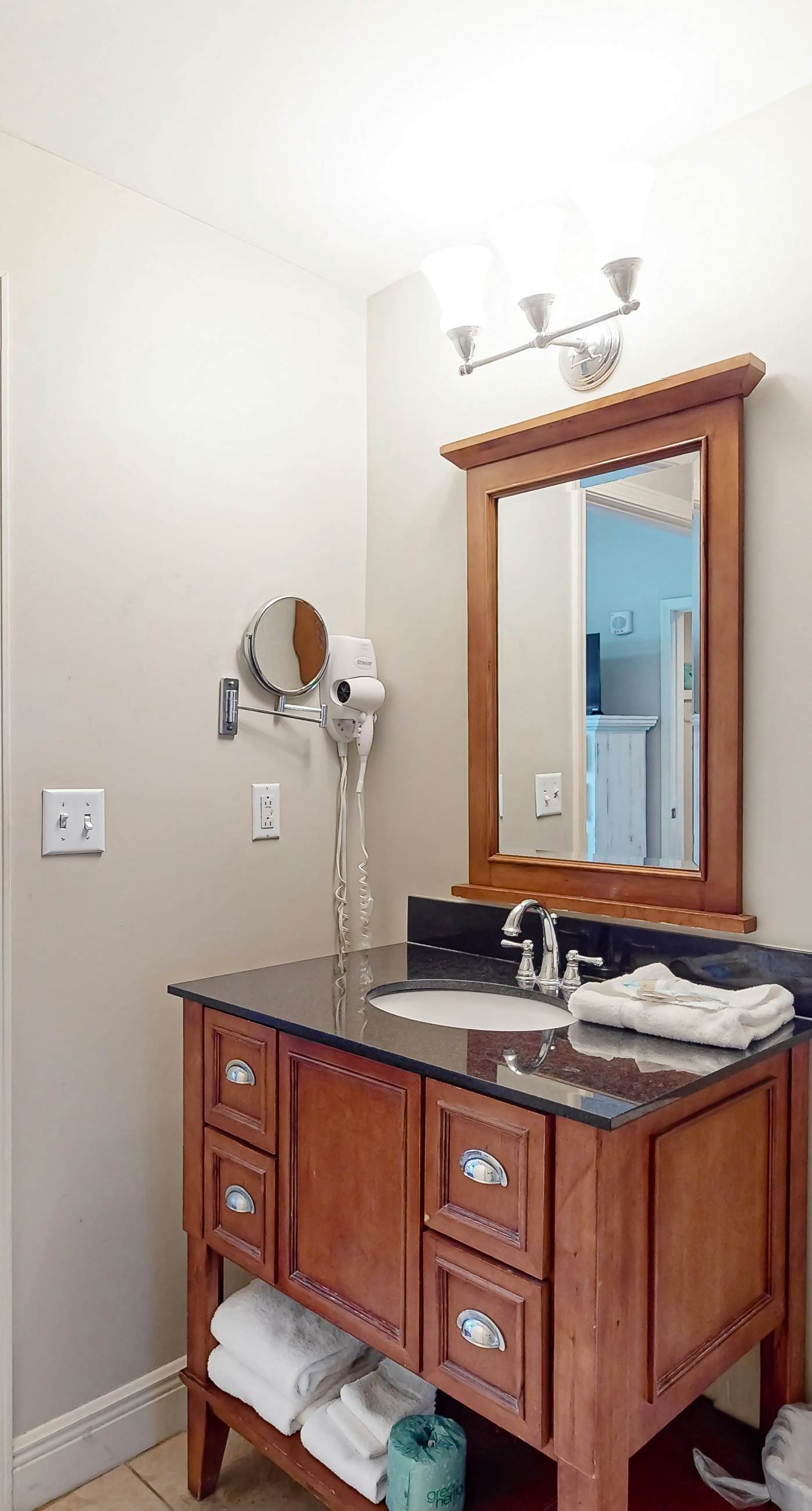 Gulf-front condo right on the beach with balcony, pool & hot tub