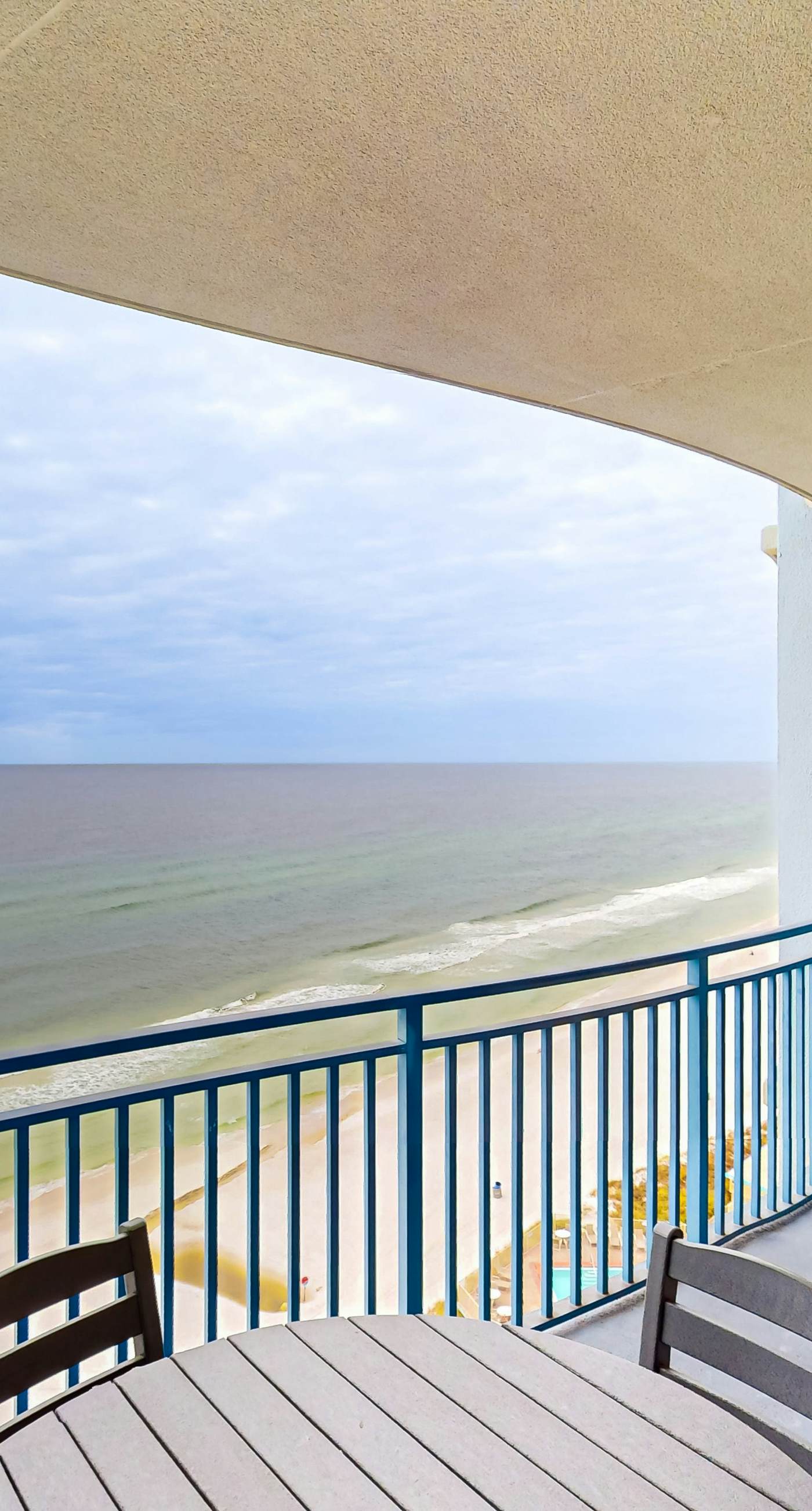 Gulf-front condo right on the beach with balcony, pool & hot tub