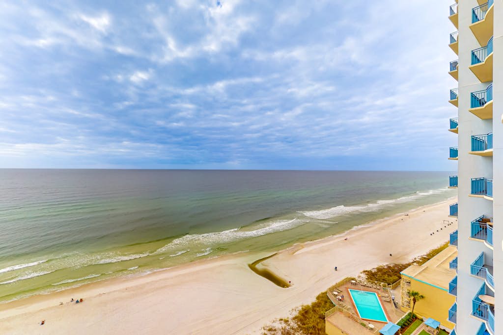 Gulf-front condo right on the beach with balcony, pool & hot tub