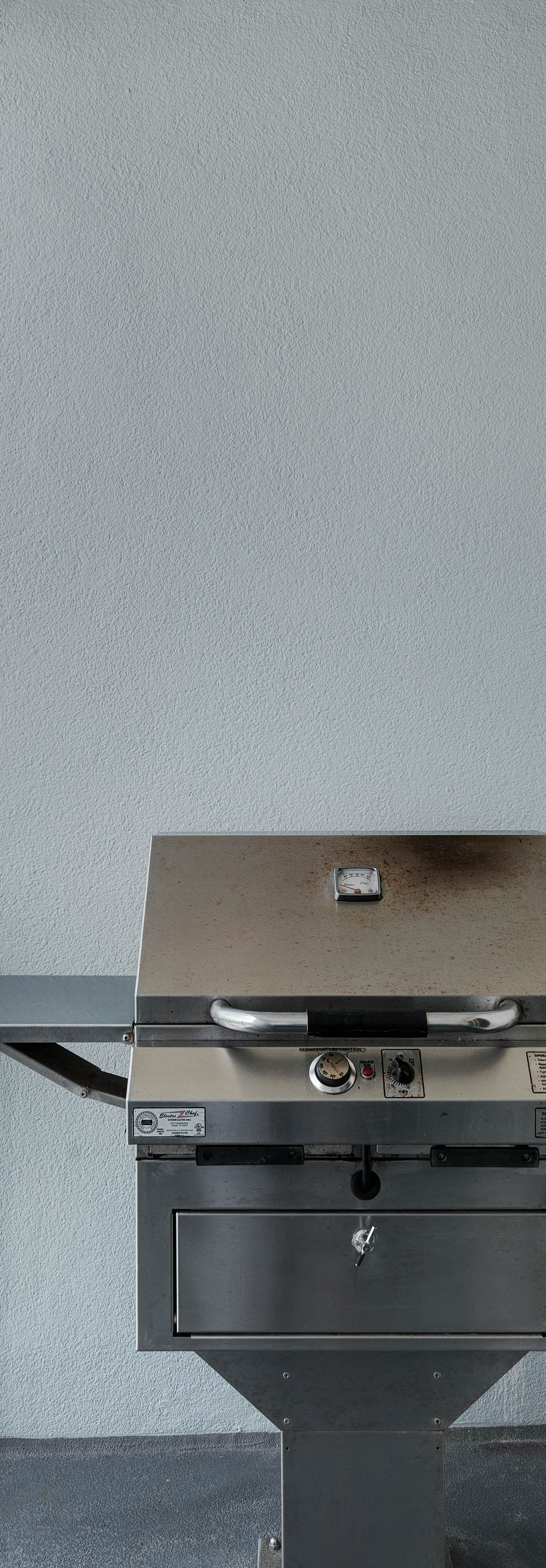 Gulf-front condo with balcony, seasonal beach service, pool & hot tub