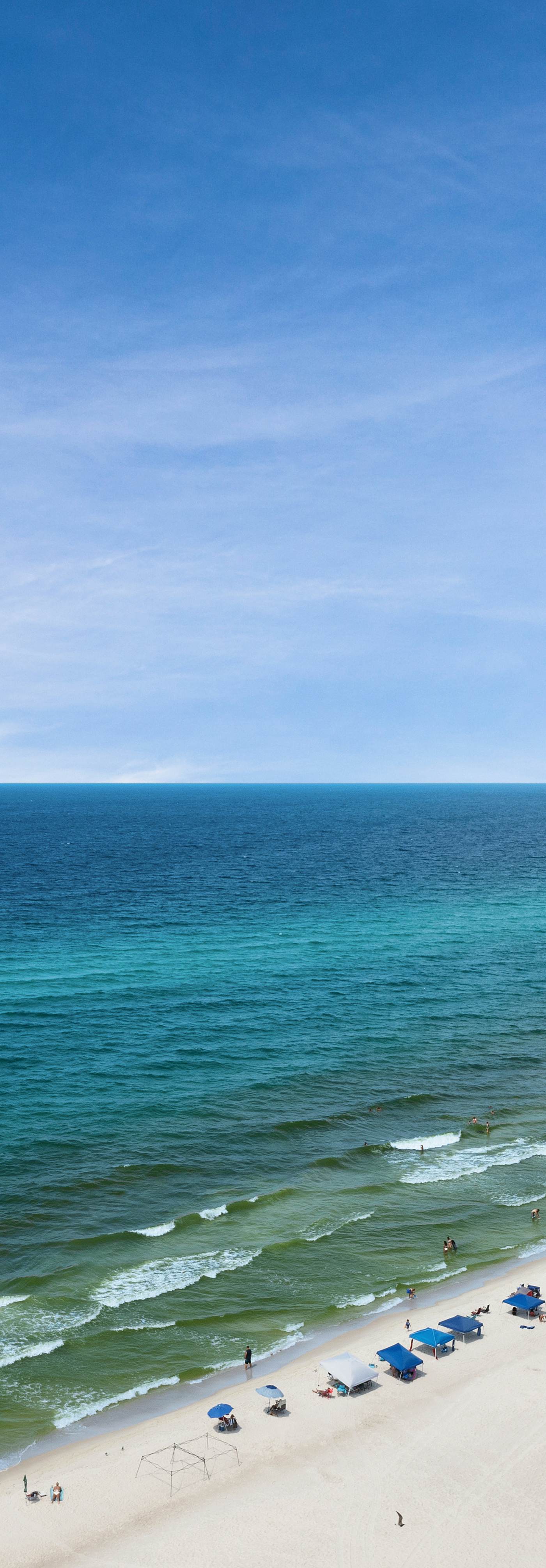 Gulf-front condo with balcony, seasonal beach service, pool & hot tub