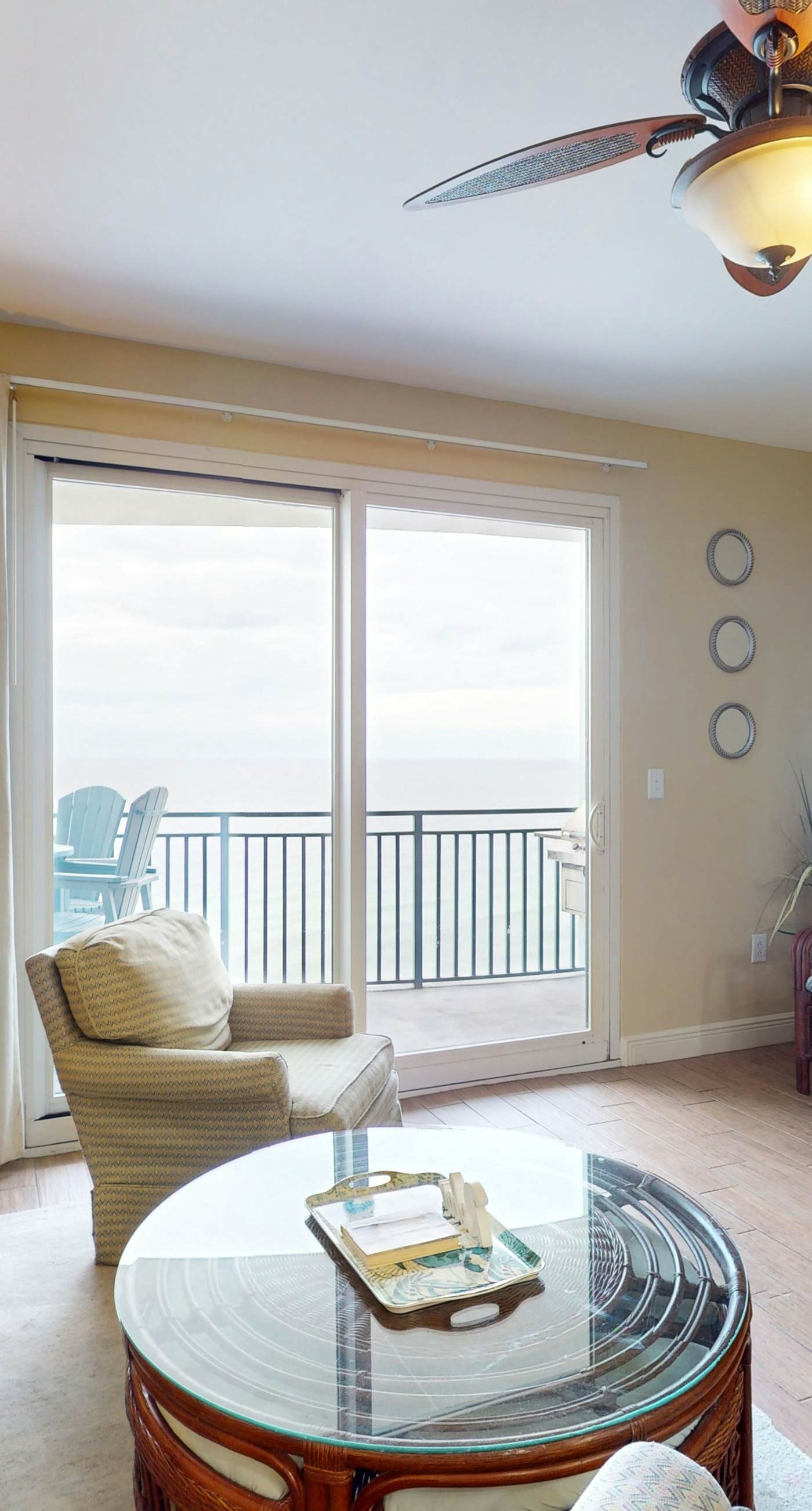 Gulf-front condo with balcony, seasonal beach service, pool & hot tub