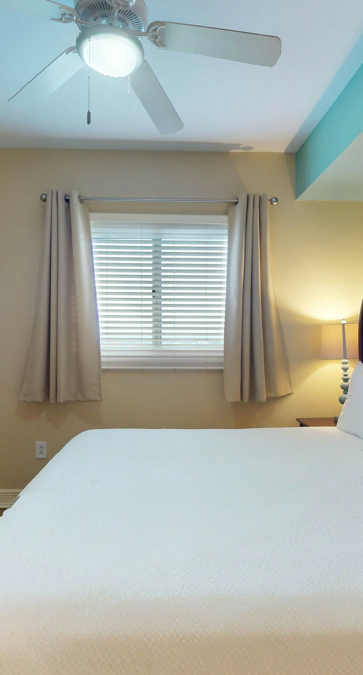 Gulf-front condo with balcony, seasonal beach service, pool & hot tub