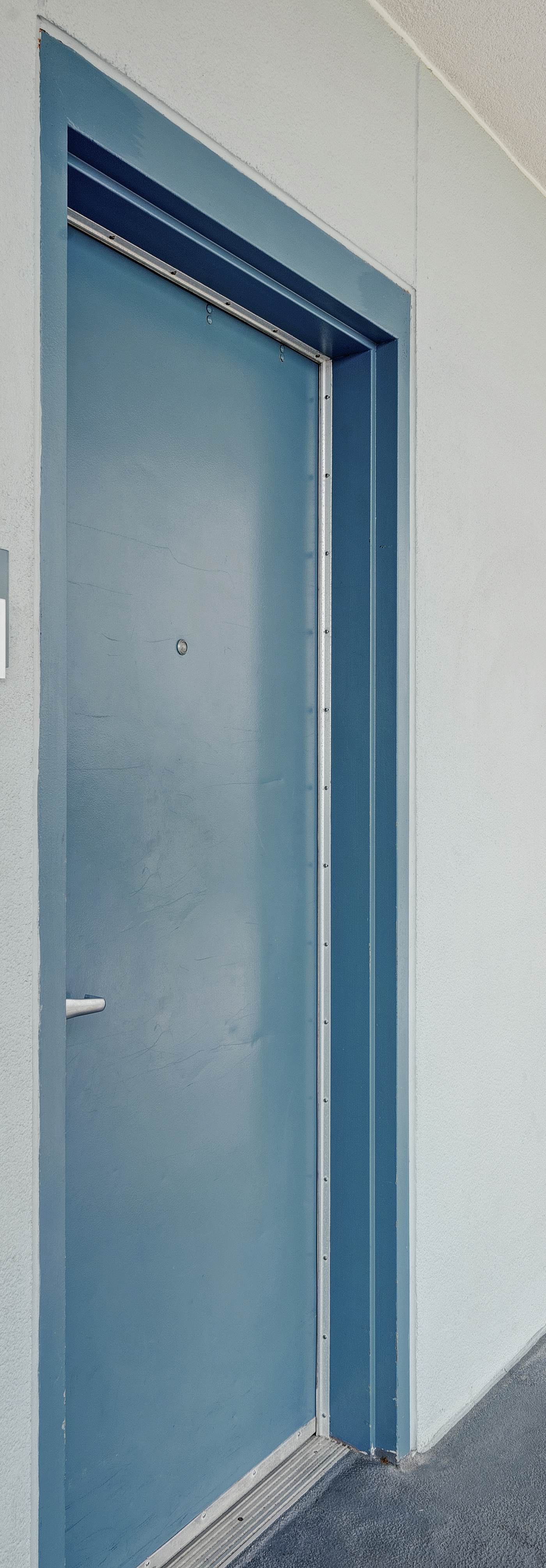 Gulf-front condo with balcony, seasonal beach service, pool & hot tub