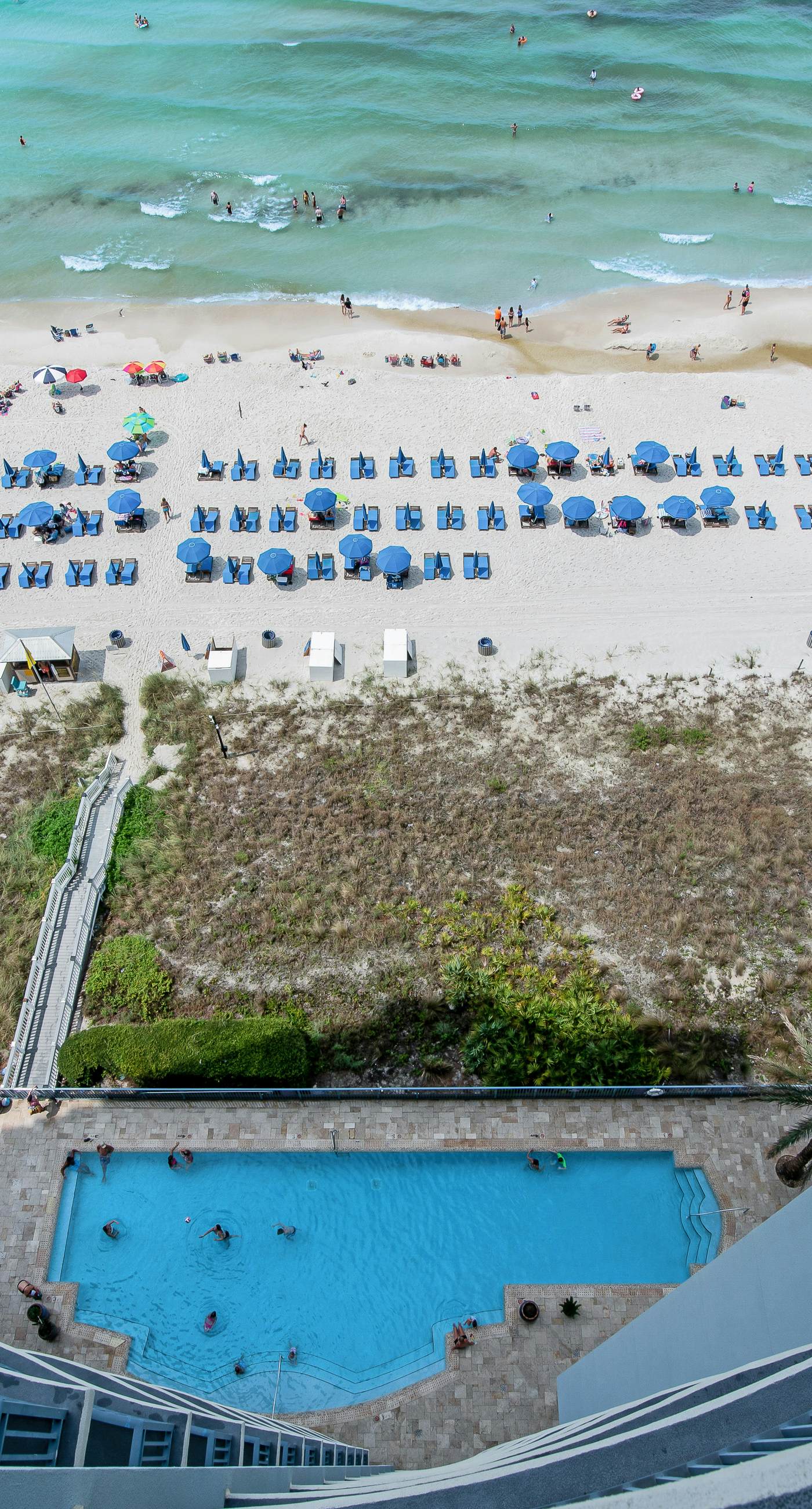 Lovely condo with stunning views, easy beach access, pool & hot tub