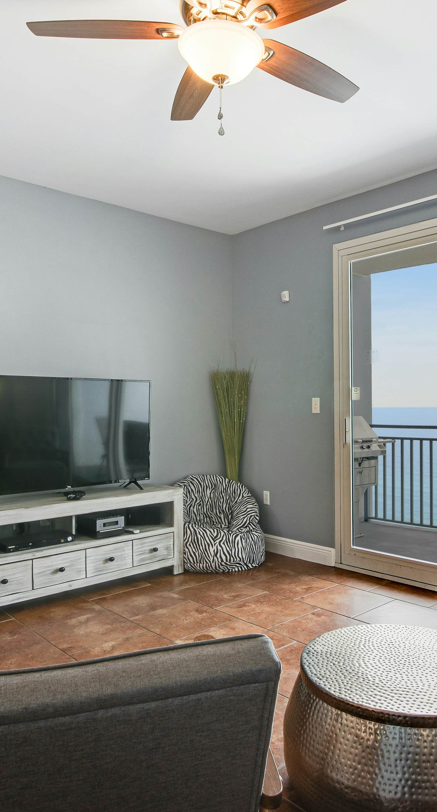 Lovely condo with stunning views, easy beach access, pool & hot tub