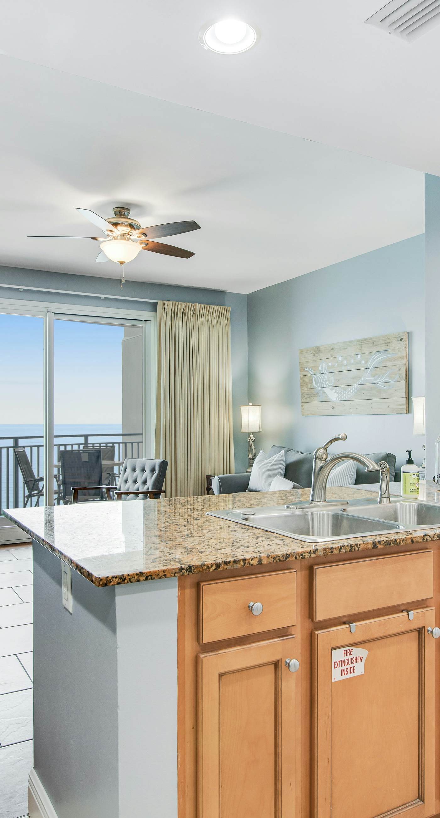 Lovely condo with stunning views, easy beach access, pool & hot tub