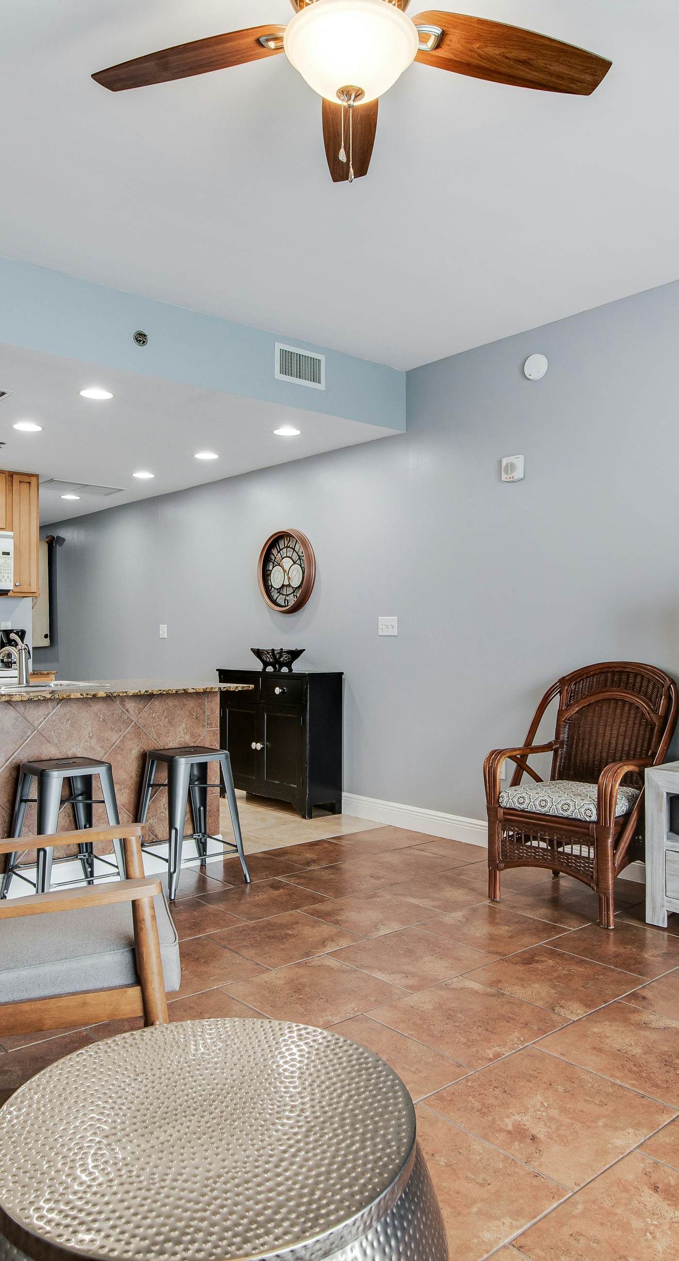 Lovely condo with stunning views, easy beach access, pool & hot tub