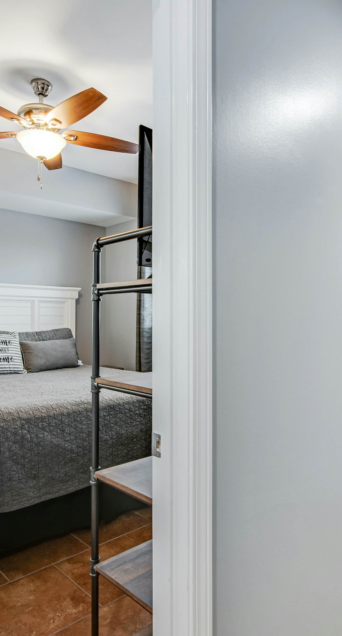 Lovely condo with stunning views, easy beach access, pool & hot tub