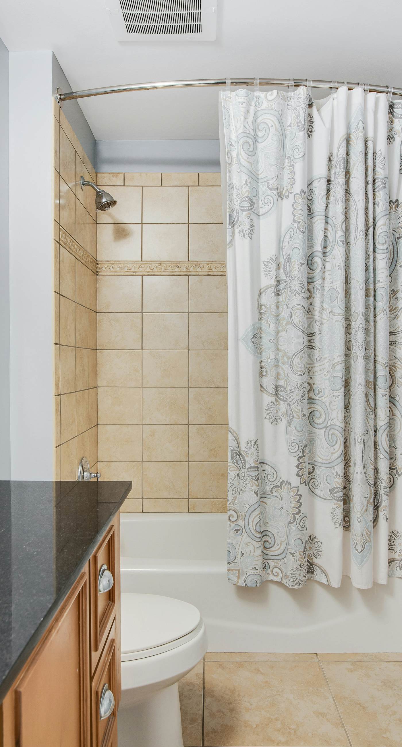 Lovely condo with stunning views, easy beach access, pool & hot tub