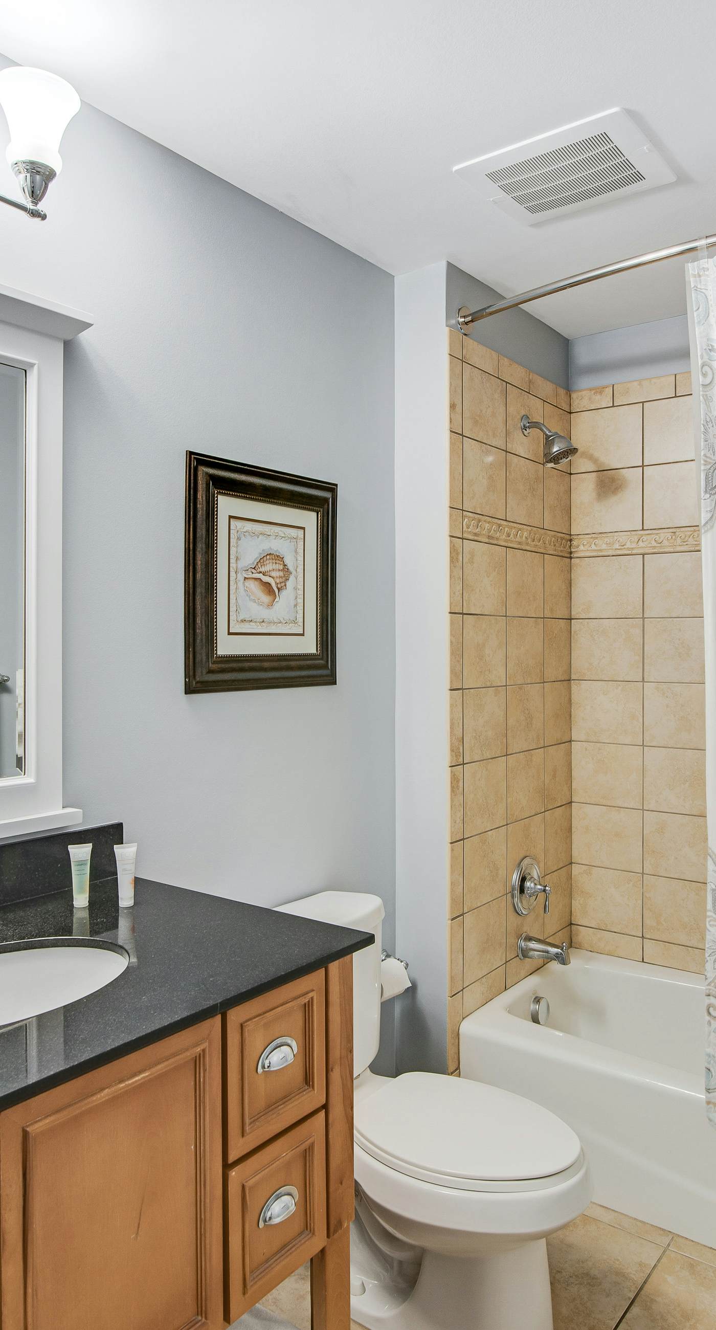 Lovely condo with stunning views, easy beach access, pool & hot tub