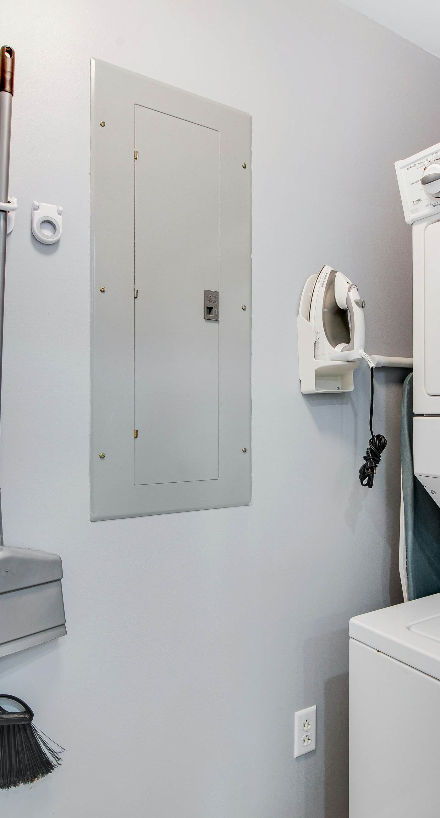 Lovely condo with stunning views, easy beach access, pool & hot tub