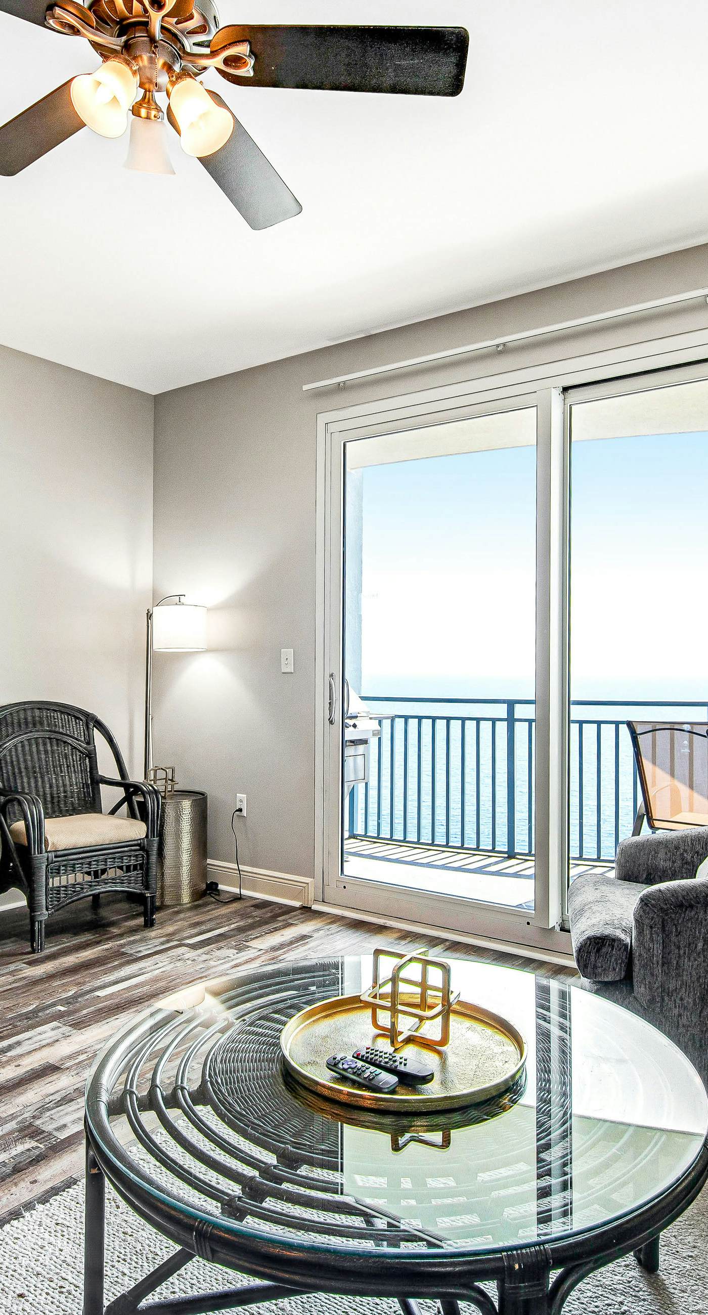 Beautiful beachfront condo with pool, hot tub & gym