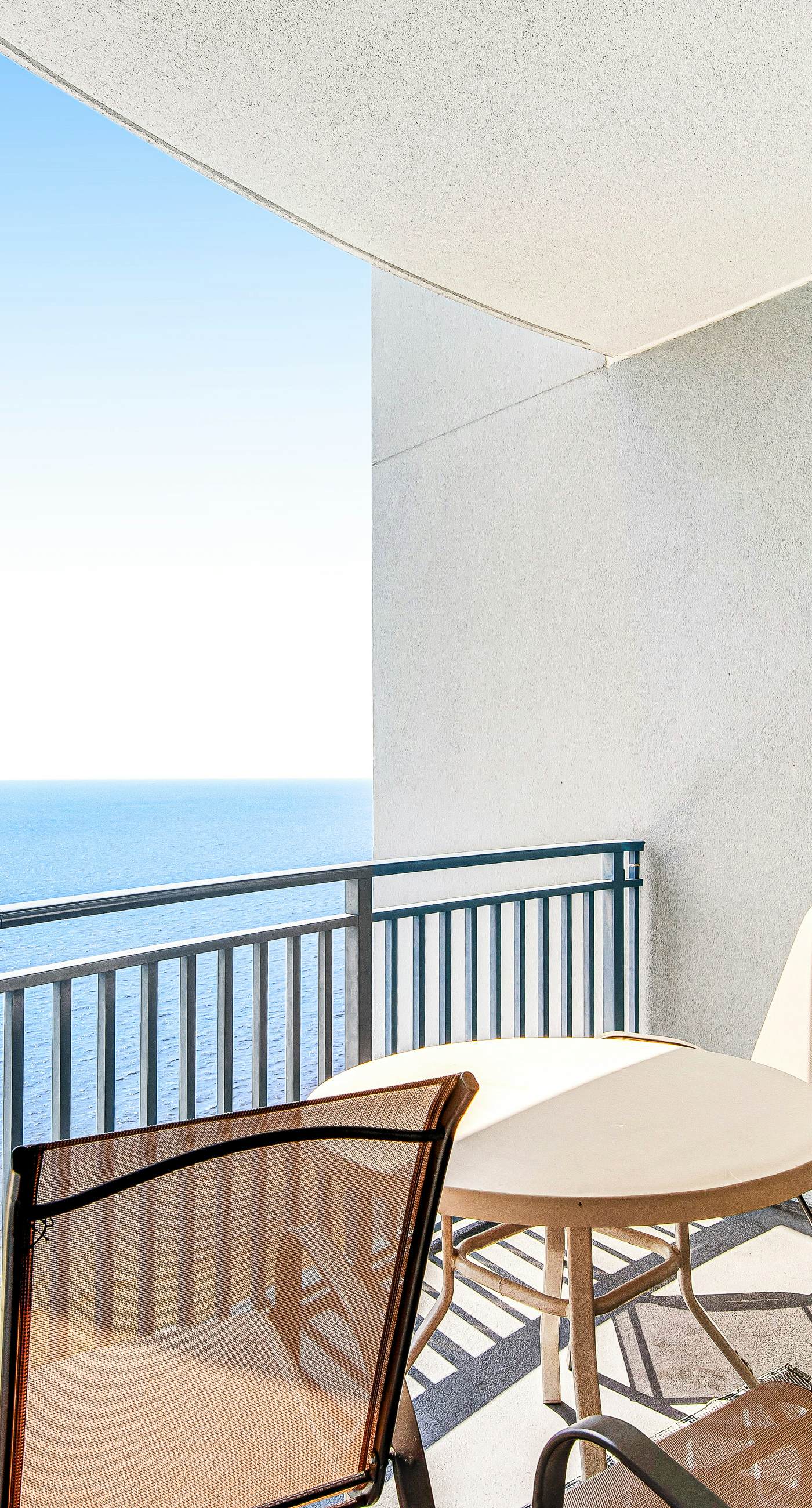 Beautiful beachfront condo with pool, hot tub & gym