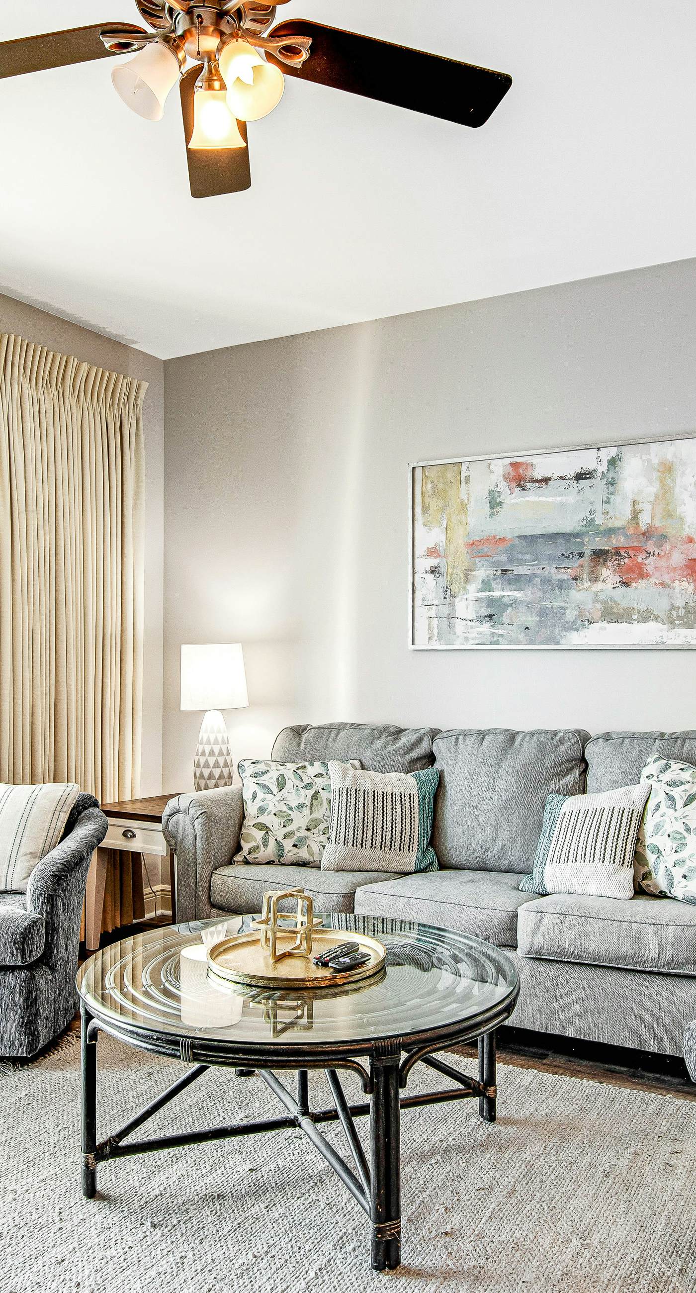 Beautiful beachfront condo with pool, hot tub & gym