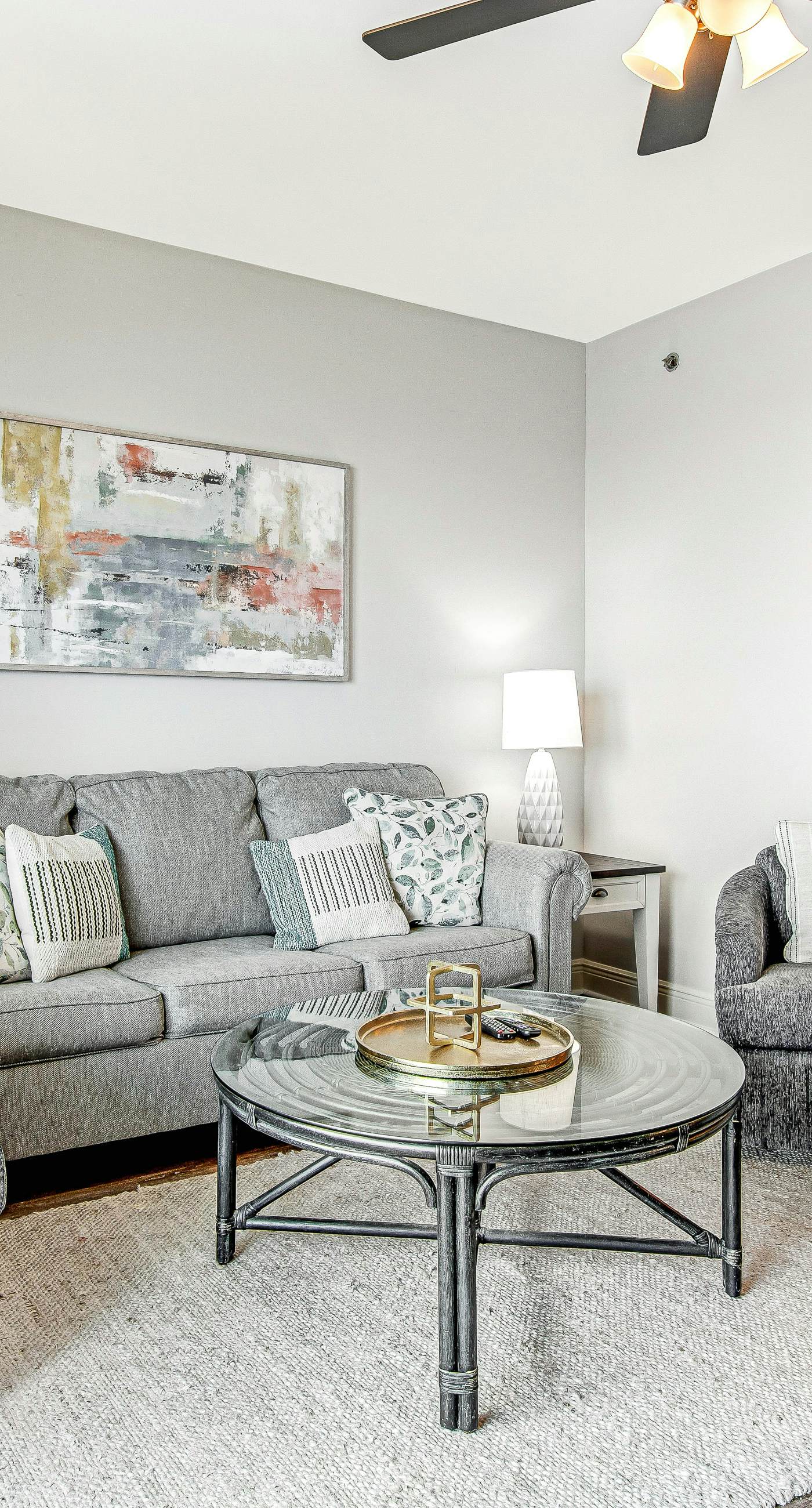 Beautiful beachfront condo with pool, hot tub & gym