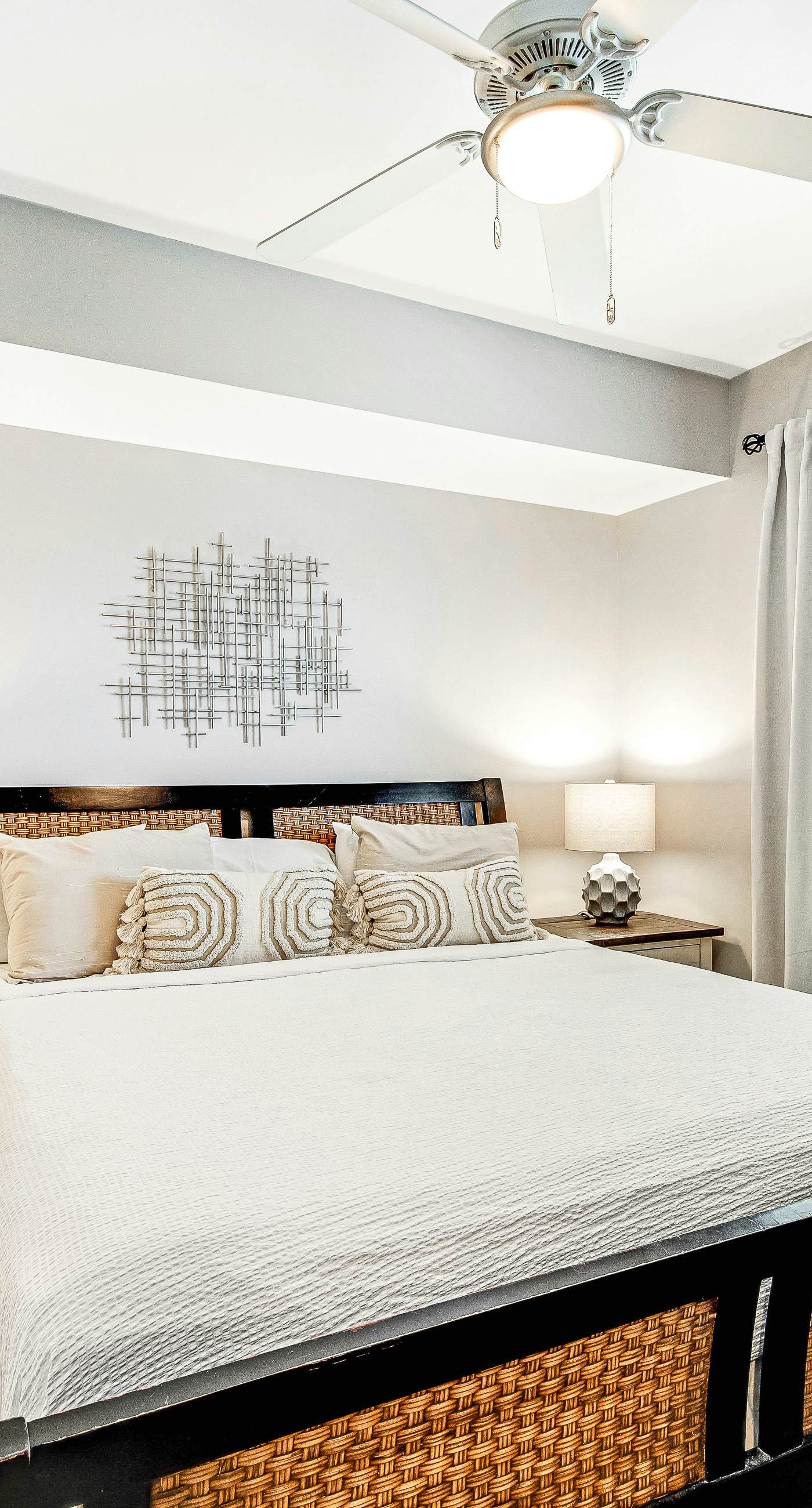 Beautiful beachfront condo with pool, hot tub & gym