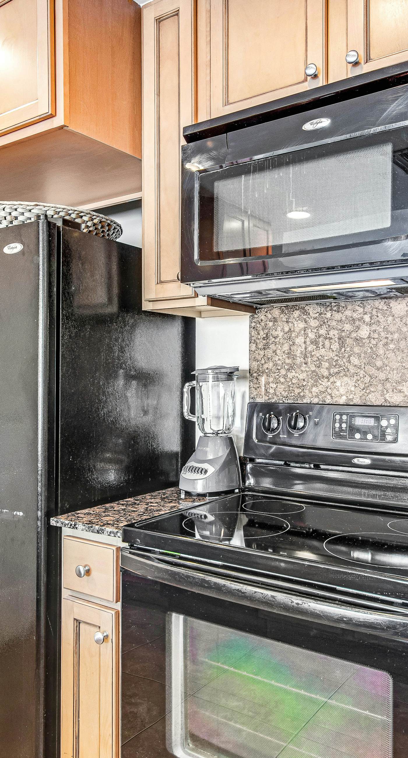 Beautiful beachfront condo with pool, hot tub & gym