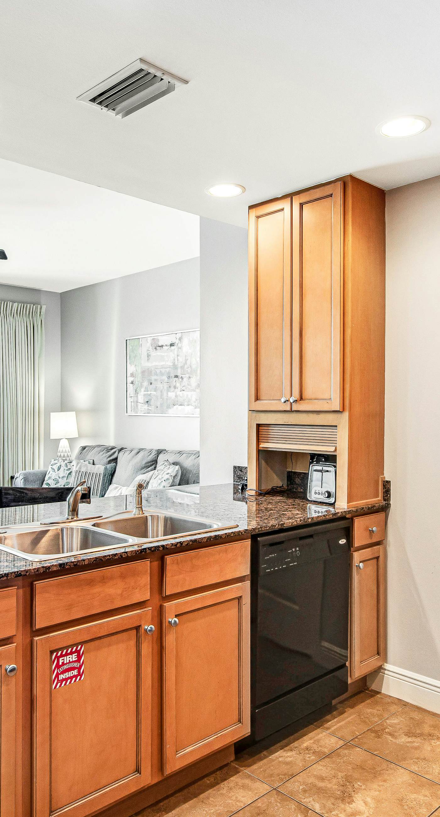 Beautiful beachfront condo with pool, hot tub & gym