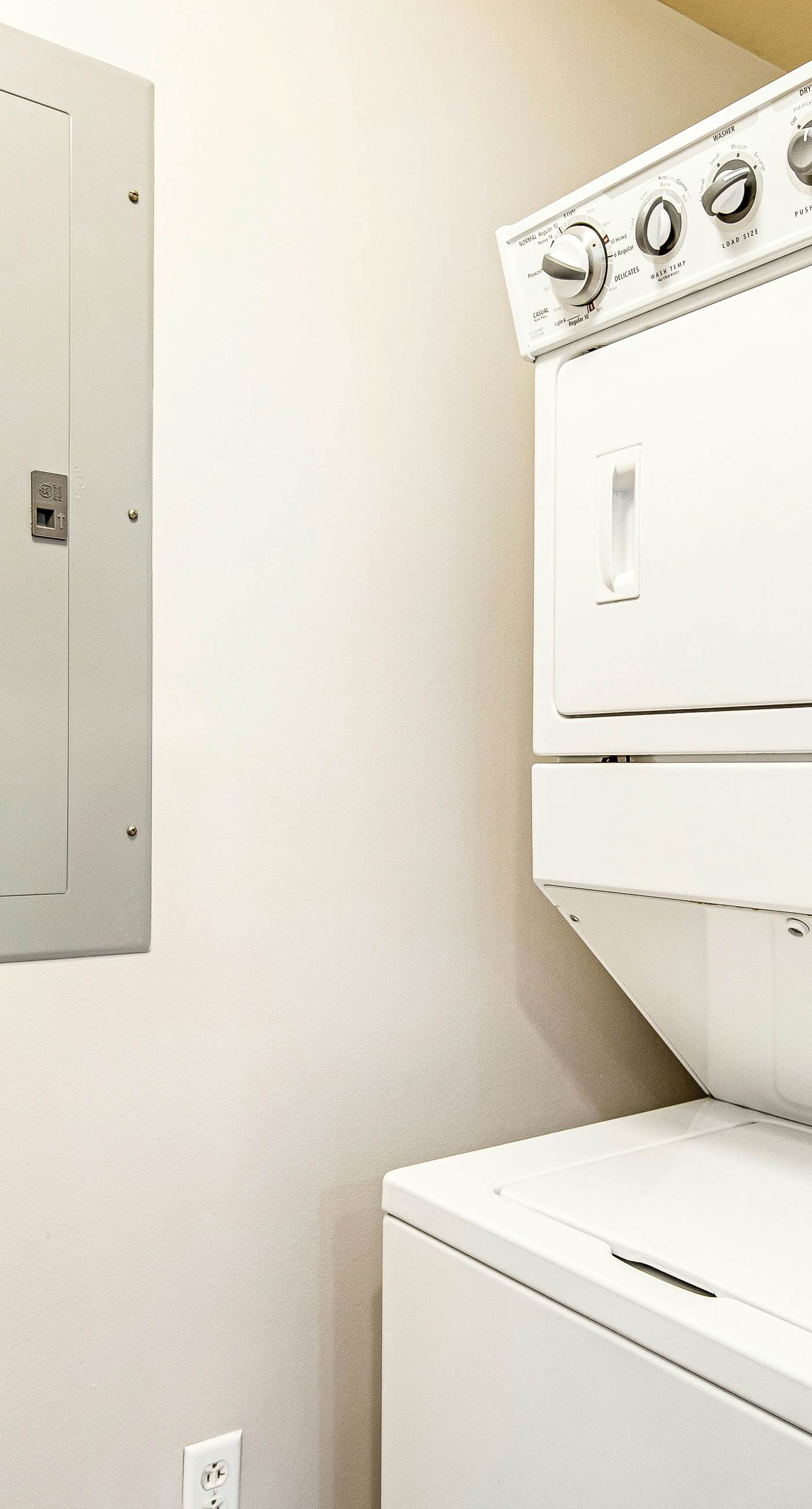 Beautiful beachfront condo with pool, hot tub & gym