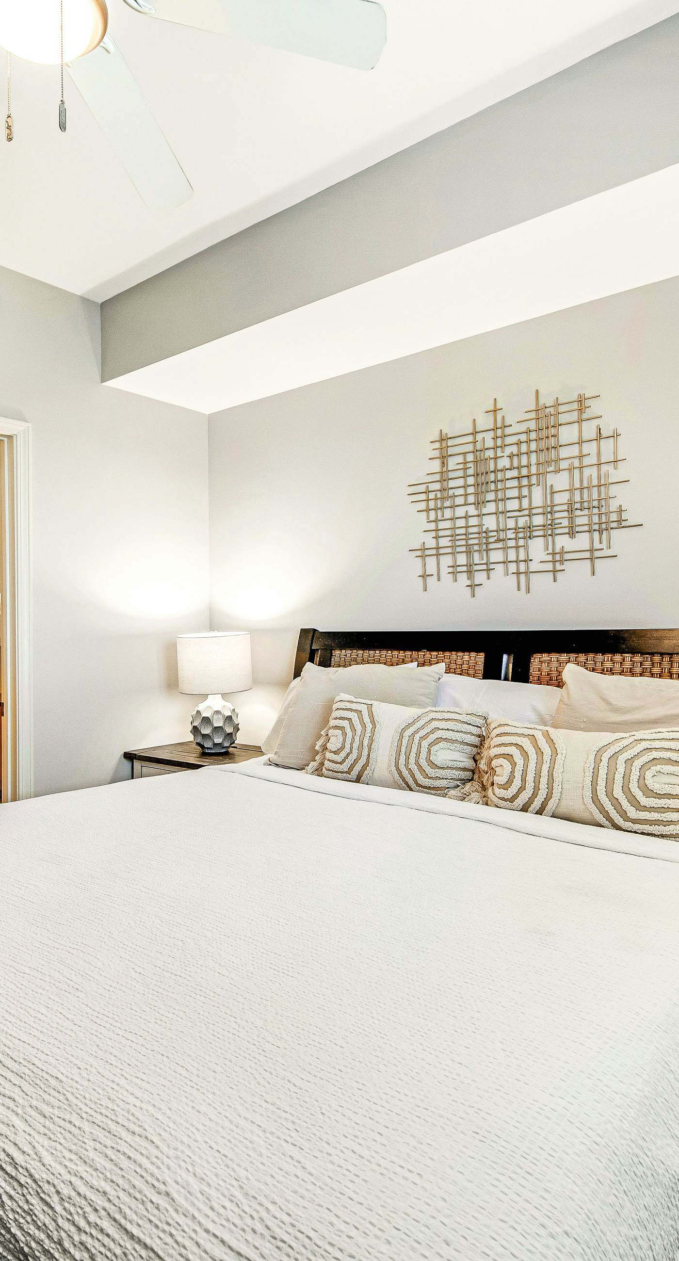 Beautiful beachfront condo with pool, hot tub & gym