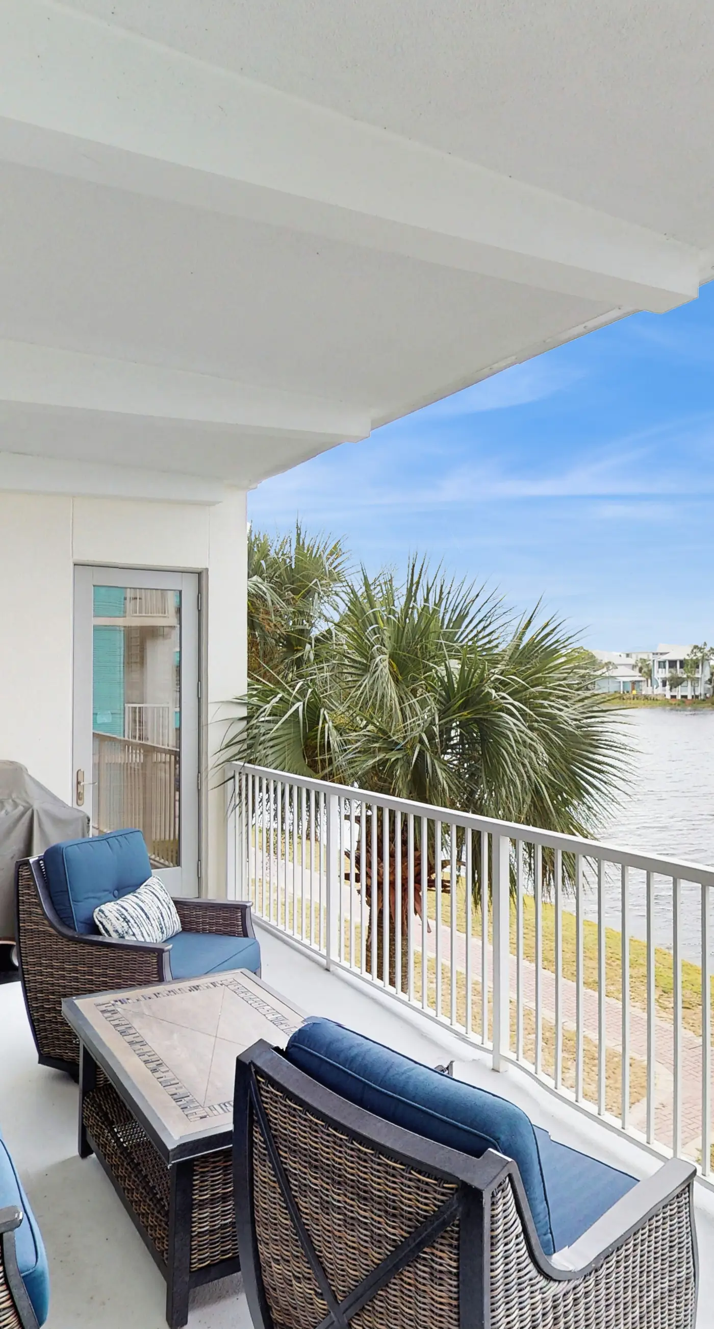 Enchanting & modern waterfront condo just steps to the beach, pools & hot tubs