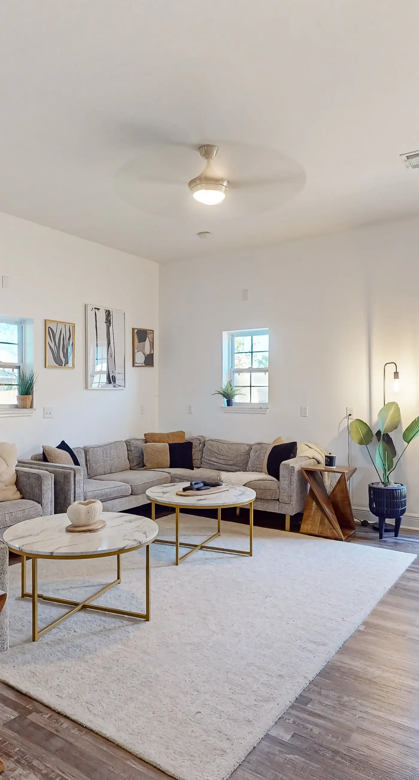 Gorgeous coastal  dog-friendly home with plenty of space and close to everything