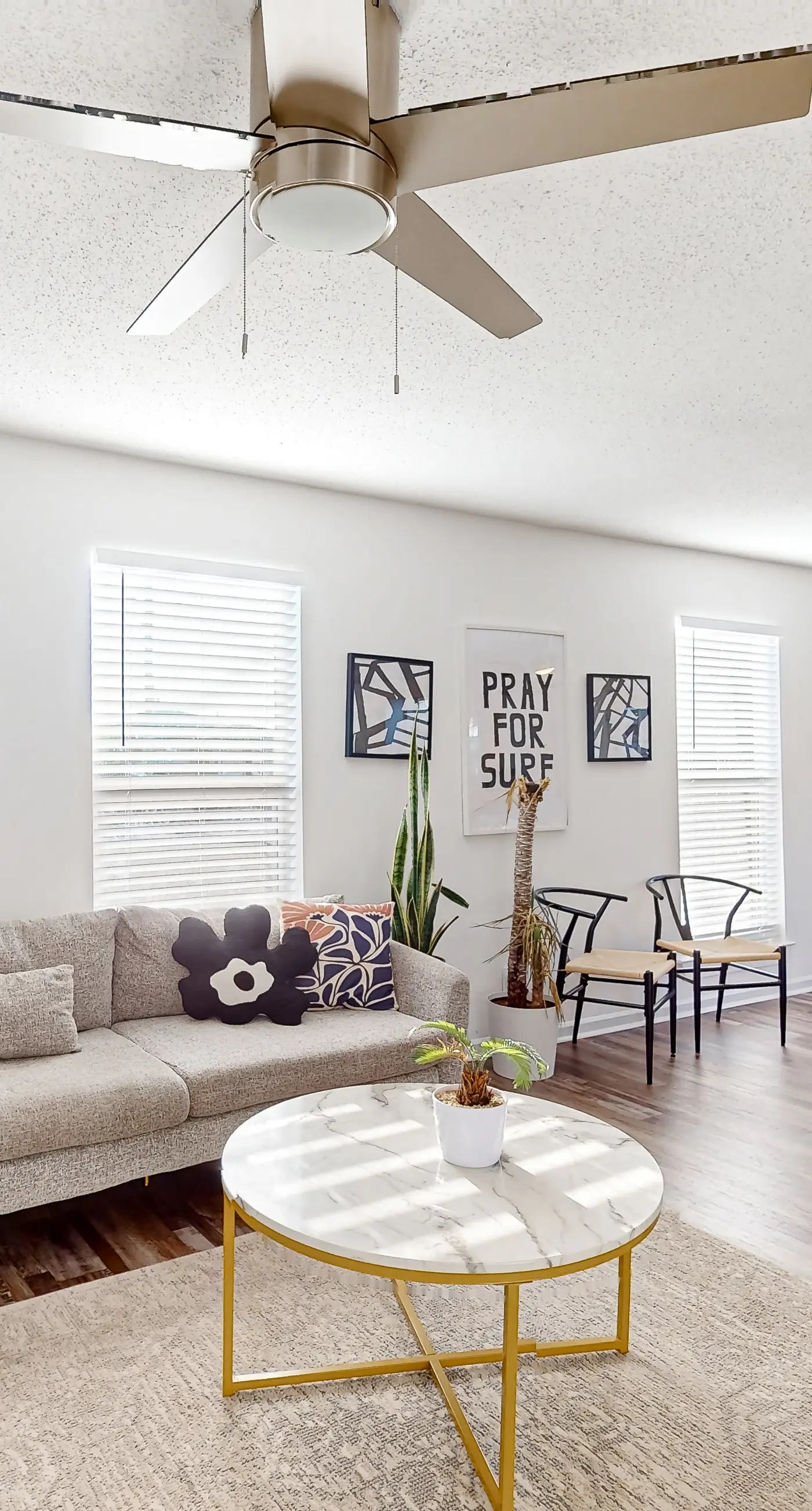 Gorgeous coastal  dog-friendly home with plenty of space and close to everything