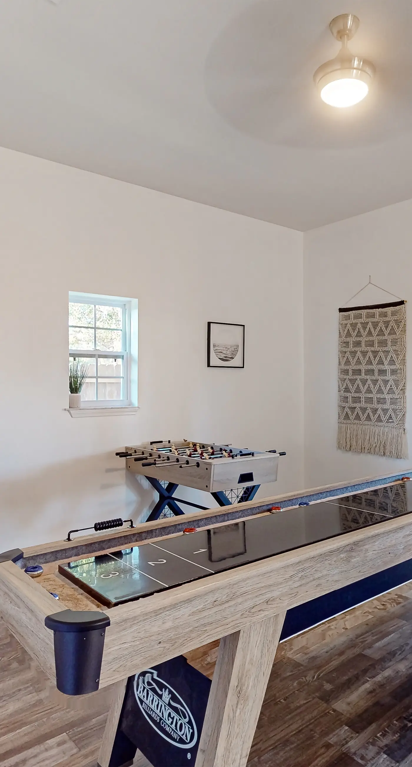 Gorgeous coastal  dog-friendly home with plenty of space and close to everything