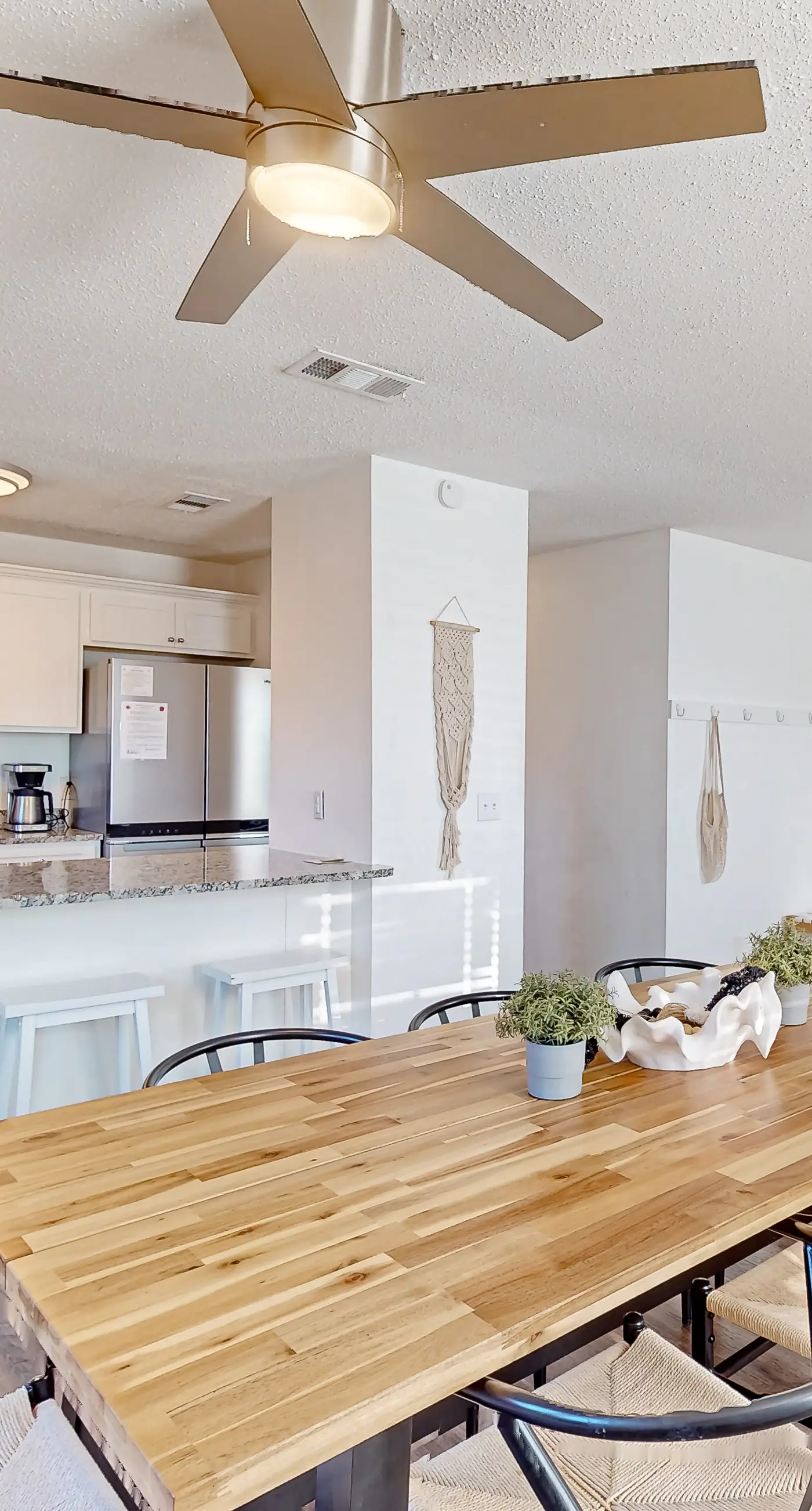 Gorgeous coastal  dog-friendly home with plenty of space and close to everything
