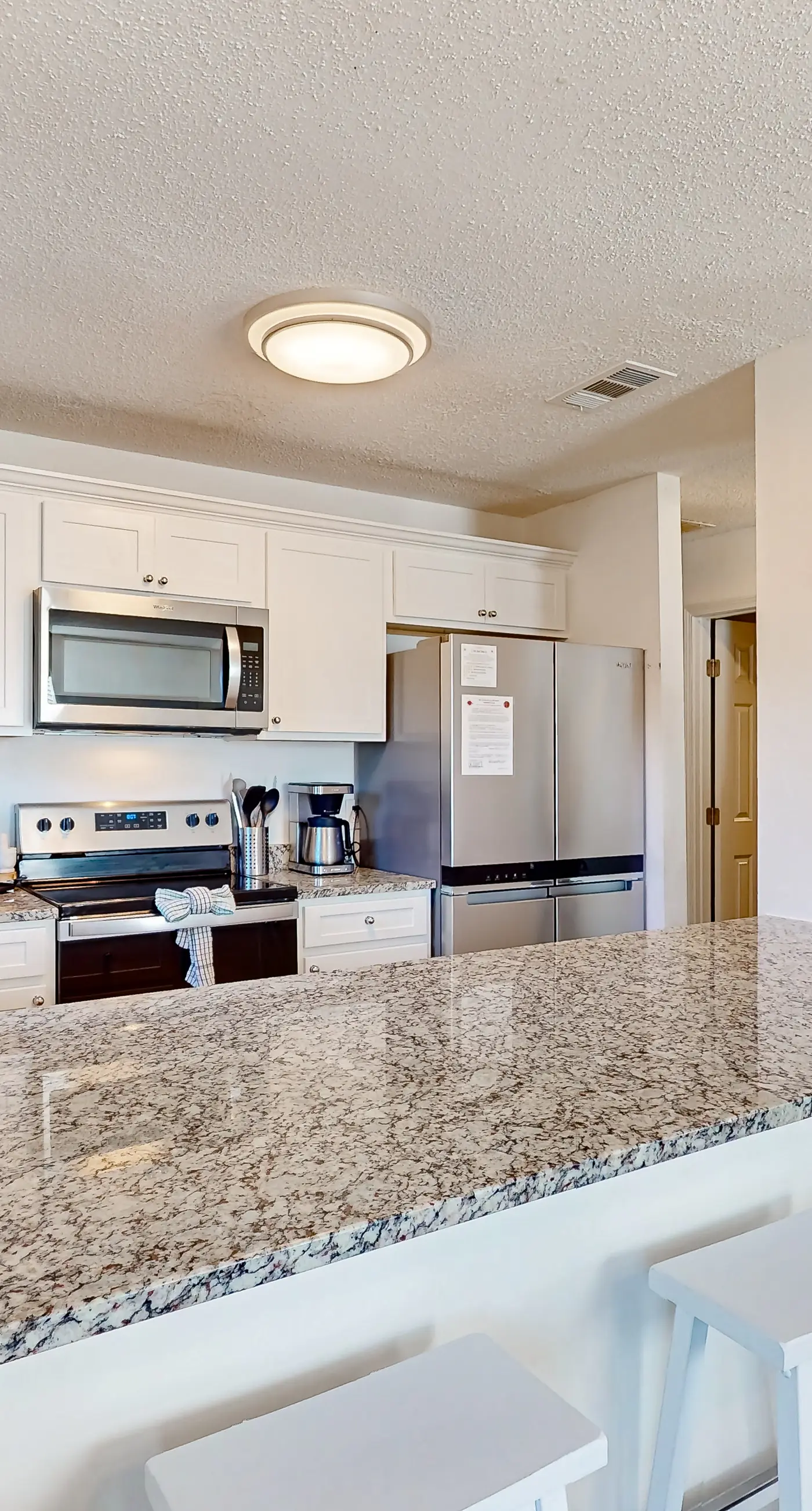 Gorgeous coastal  dog-friendly home with plenty of space and close to everything