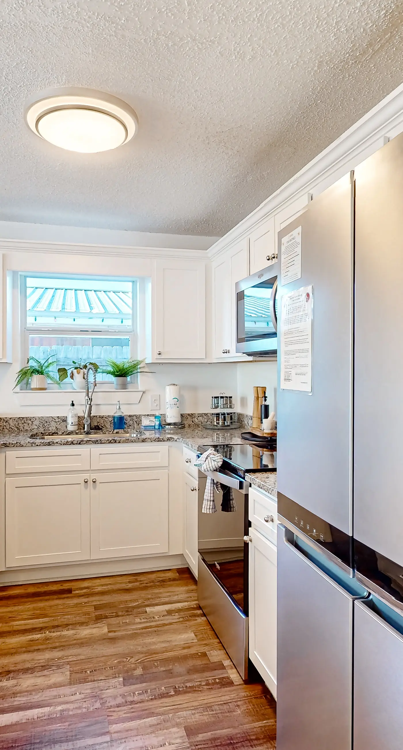 Gorgeous coastal  dog-friendly home with plenty of space and close to everything