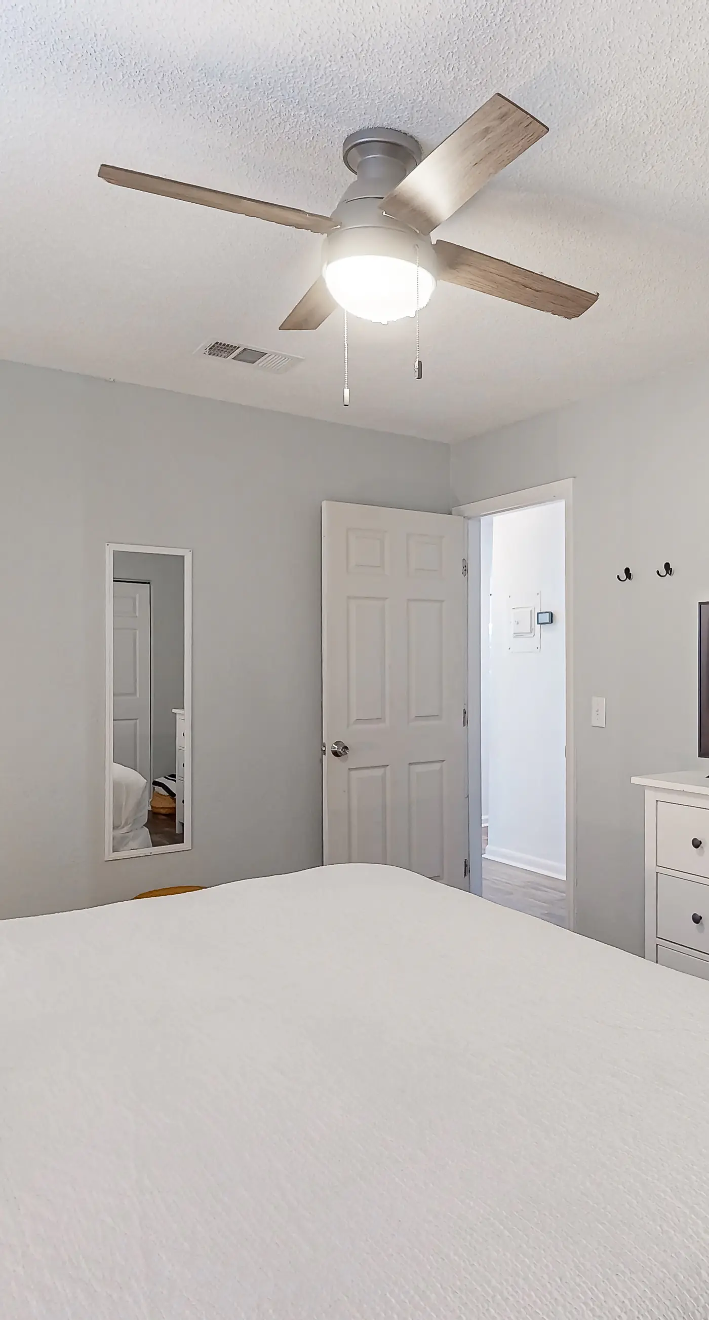 Gorgeous coastal  dog-friendly home with plenty of space and close to everything