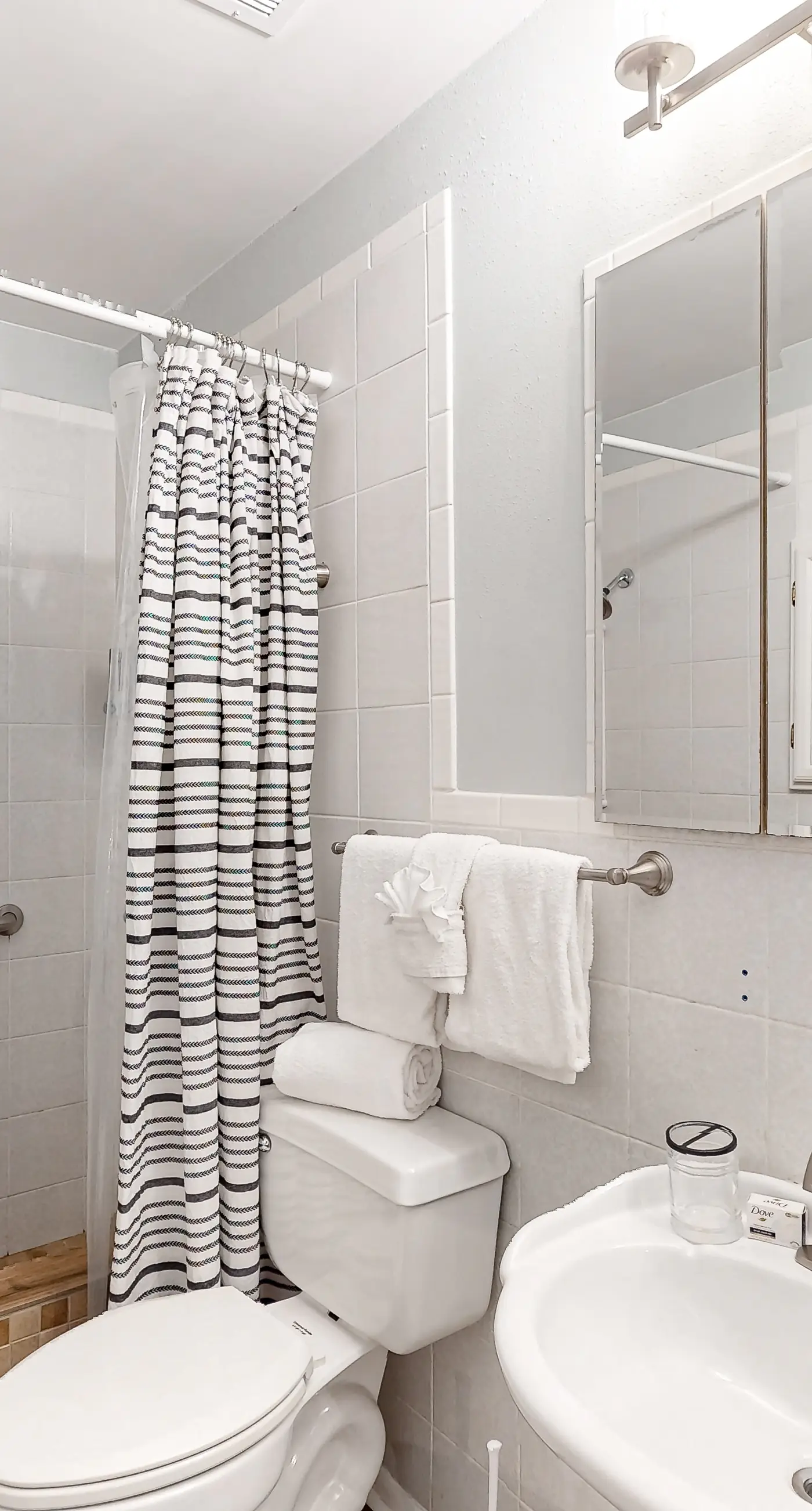 Gorgeous coastal  dog-friendly home with plenty of space and close to everything