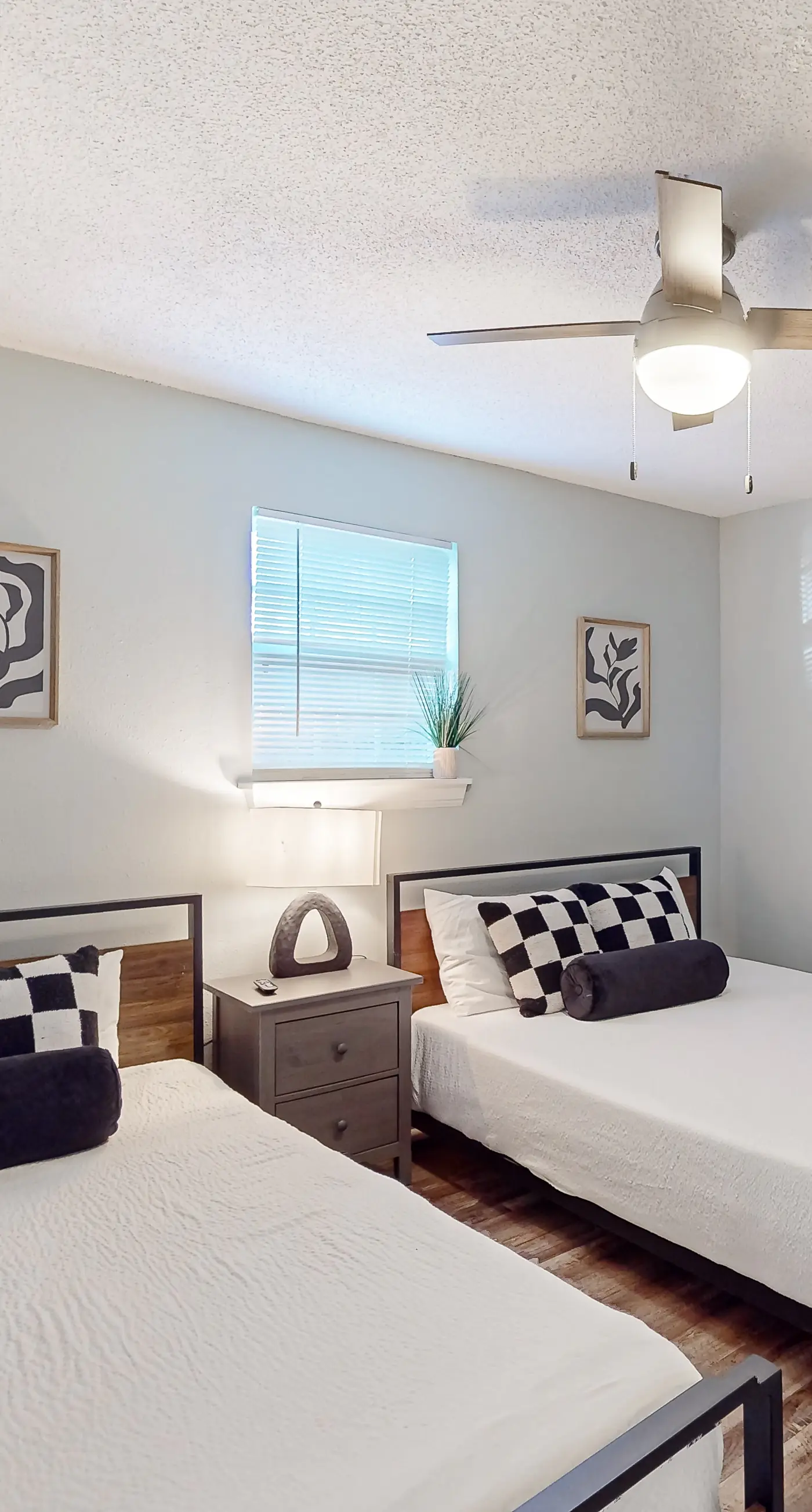 Gorgeous coastal  dog-friendly home with plenty of space and close to everything