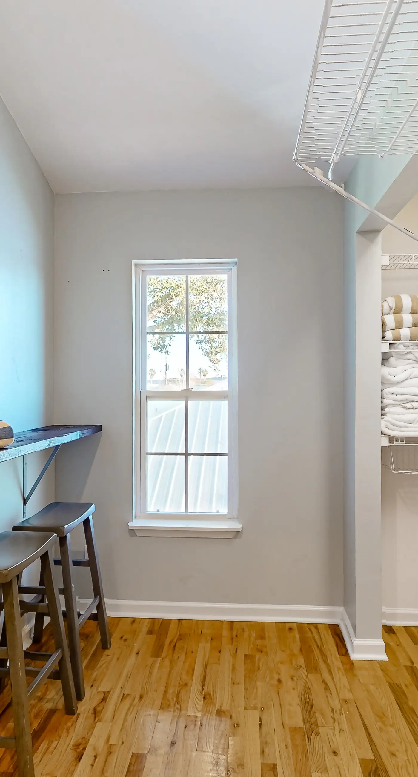 Gorgeous coastal  dog-friendly home with plenty of space and close to everything