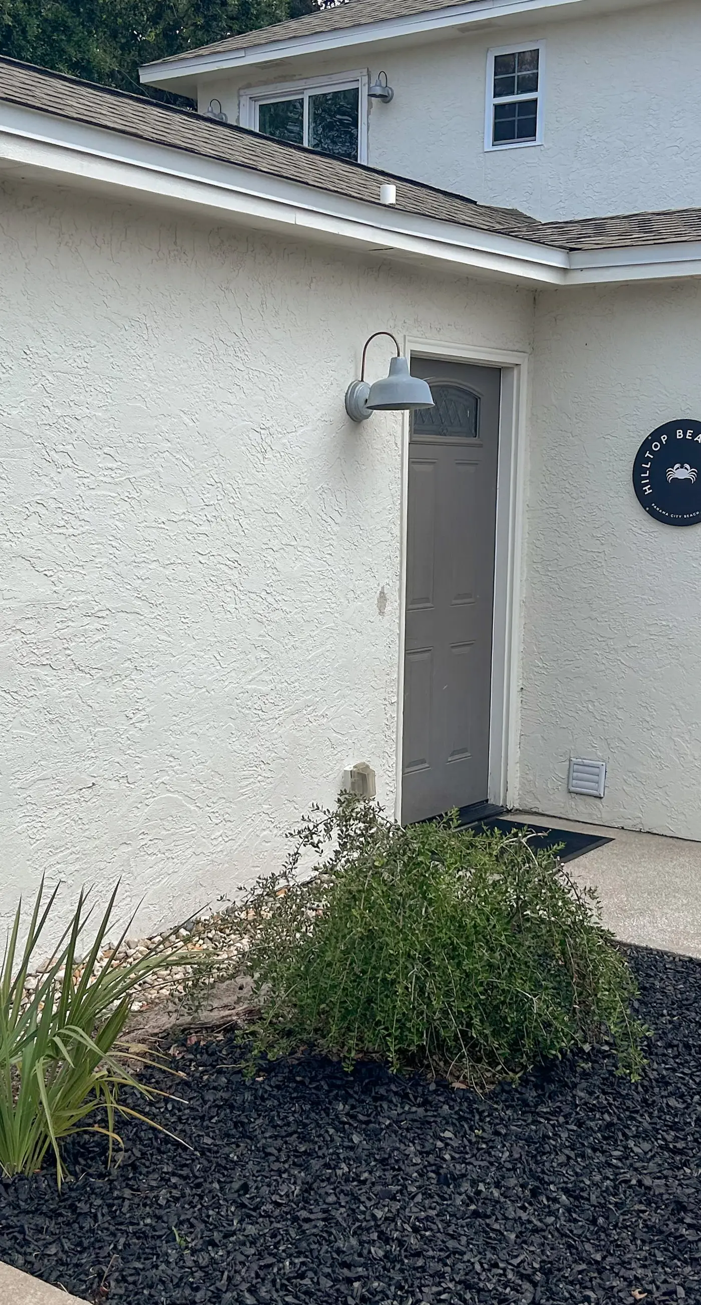 Gorgeous coastal  dog-friendly home with plenty of space and close to everything