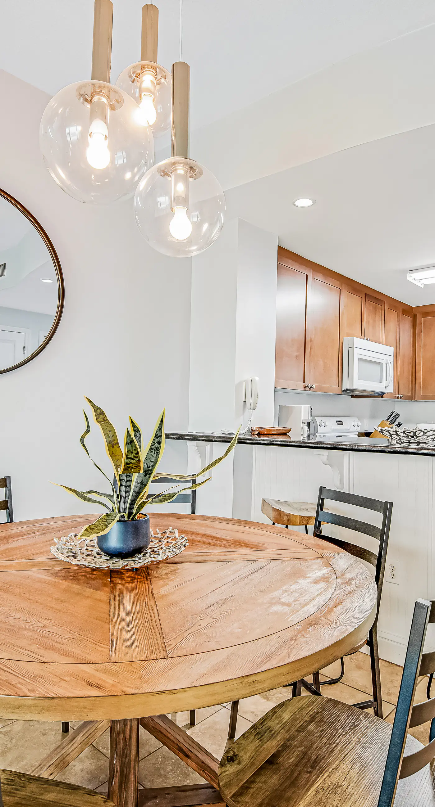 Renovated oceanfront condo with pools, hot tub & AC