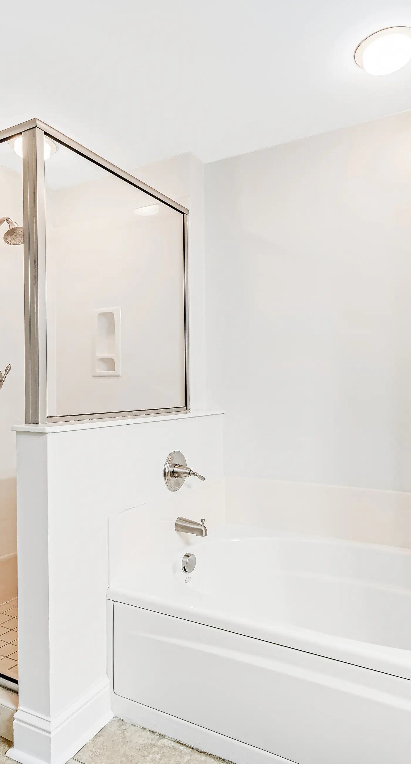 Renovated oceanfront condo with pools, hot tub & AC