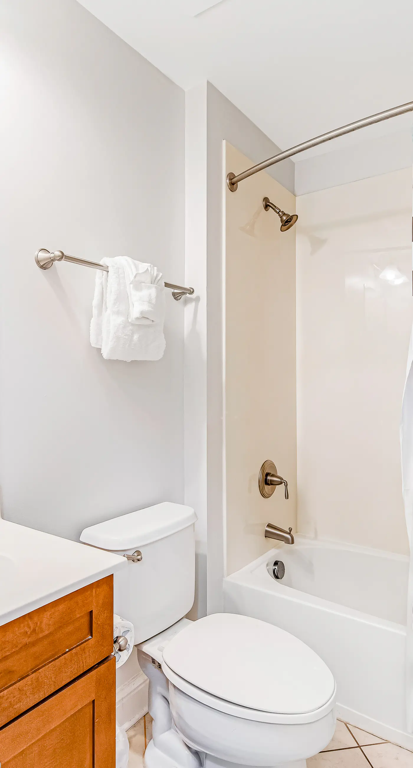 Renovated oceanfront condo with pools, hot tub & AC