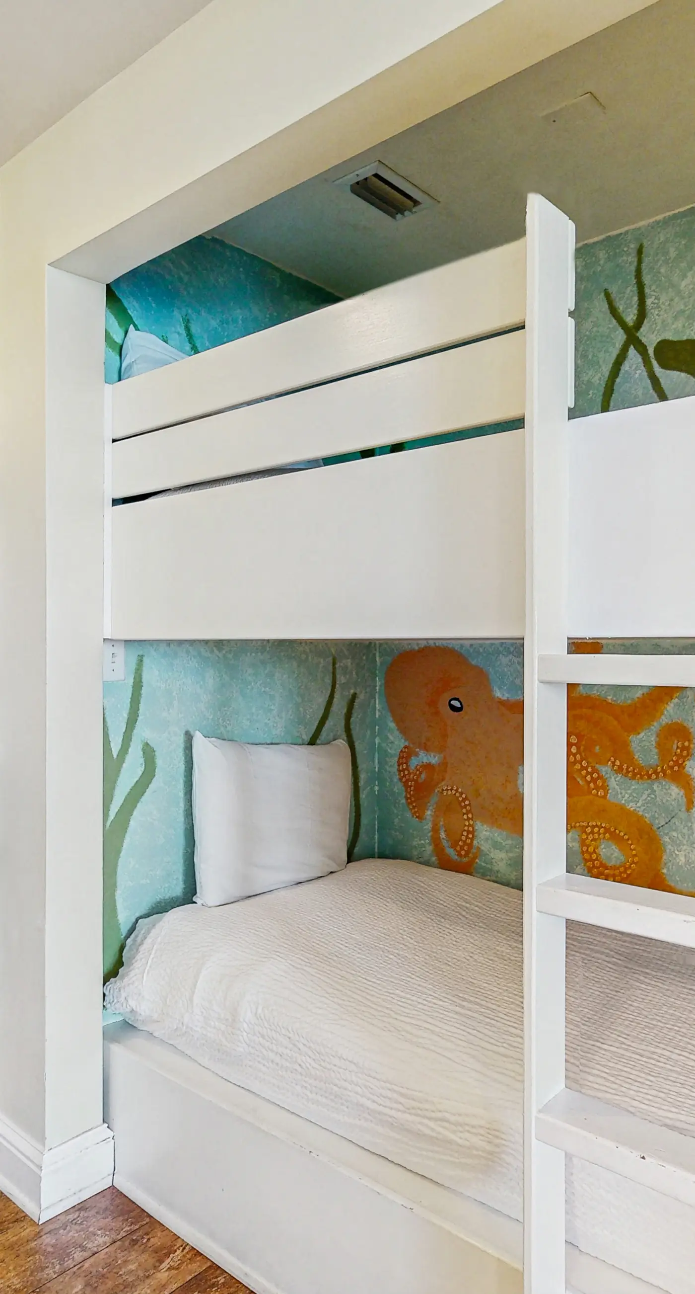 Updated, beachfront condo with pool, hot tub & gym