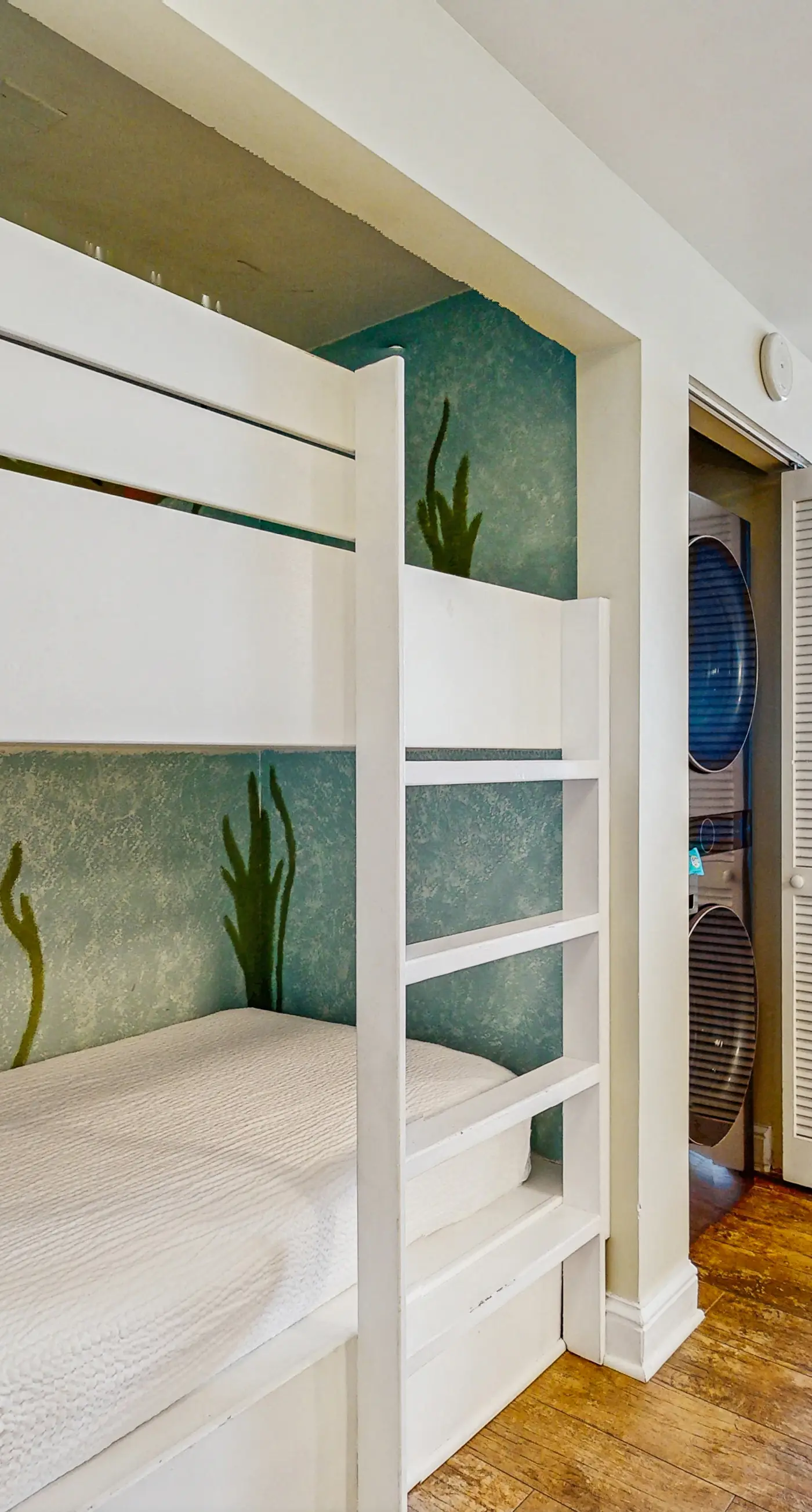 Updated, beachfront condo with pool, hot tub & gym