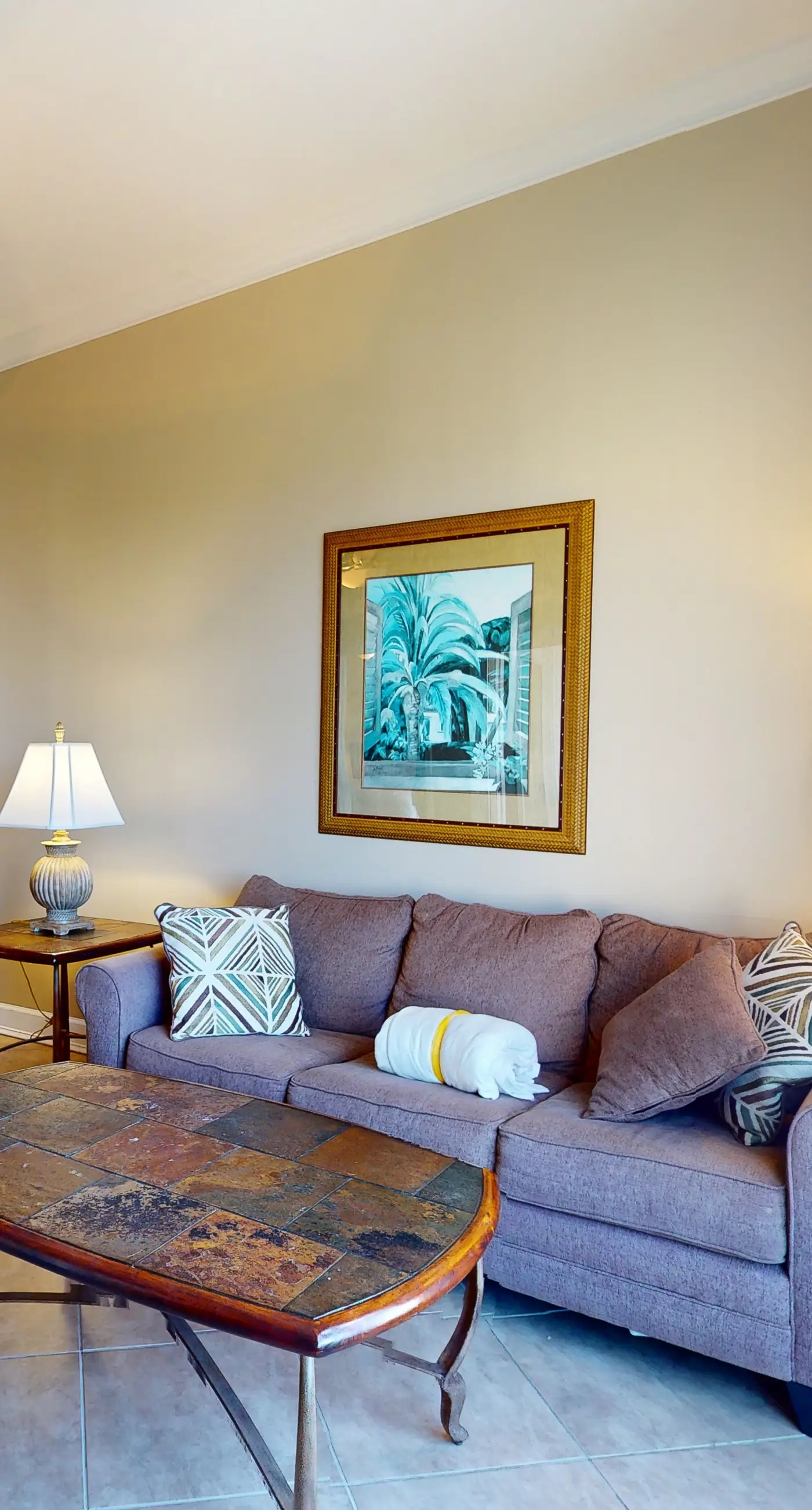 Bayfront condo w/ amazing views, shared hot tub & community pool