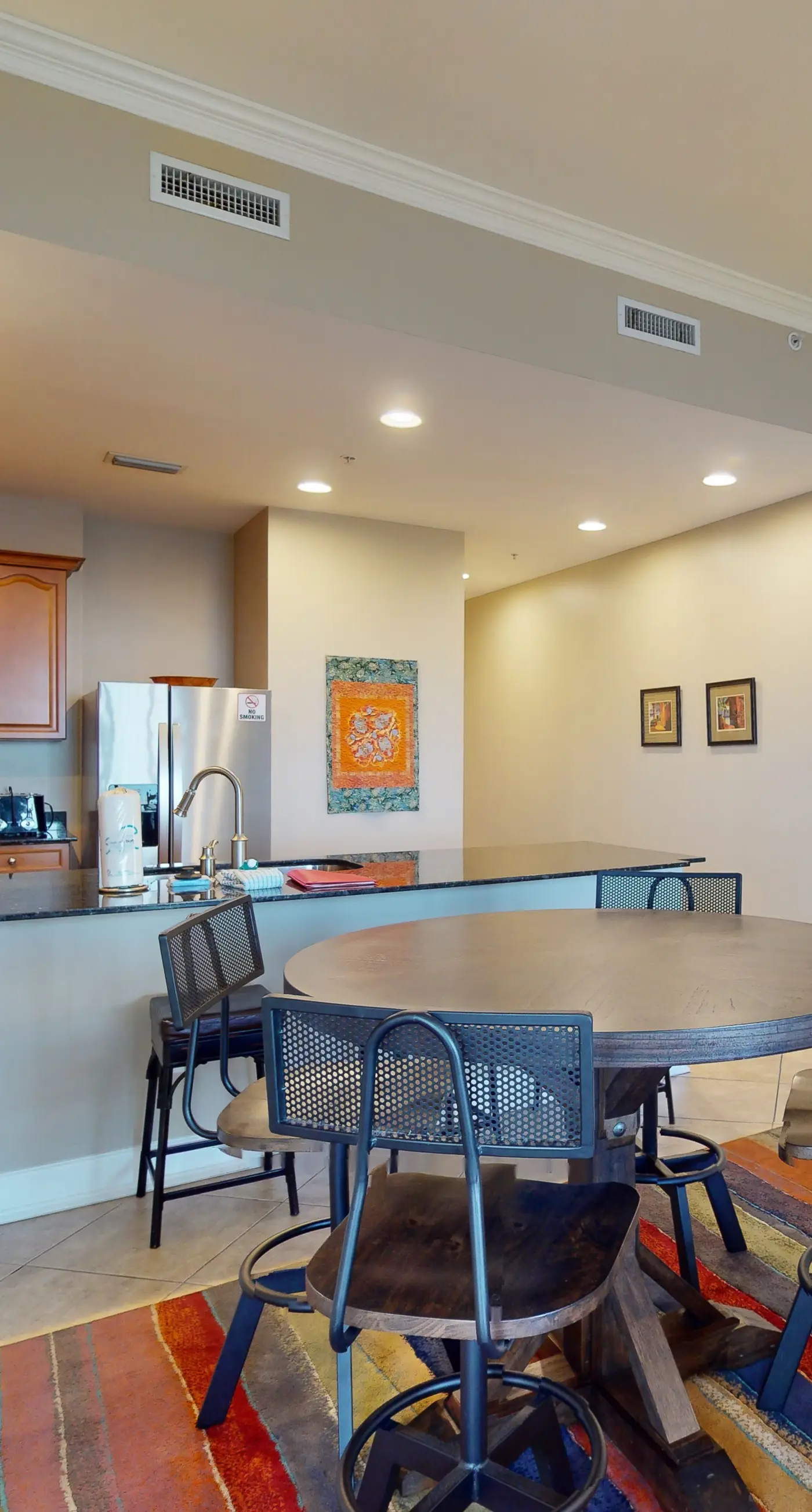 Bayfront condo w/ amazing views, shared hot tub & community pool
